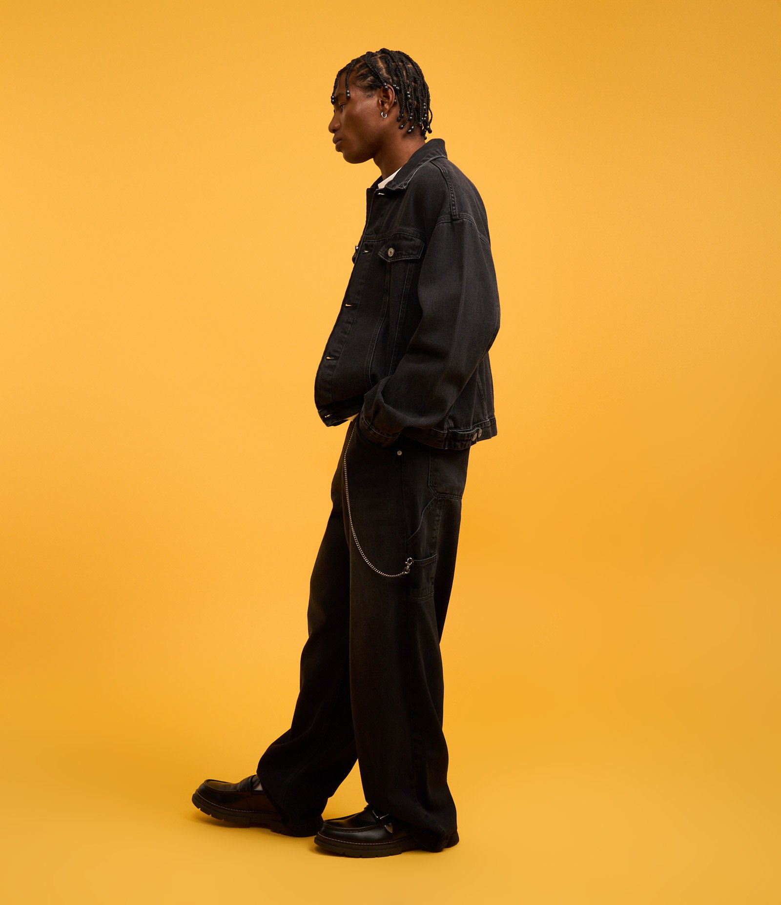 Jaqueta Trucker Boxy  em Jeans com Recortes Preto 7