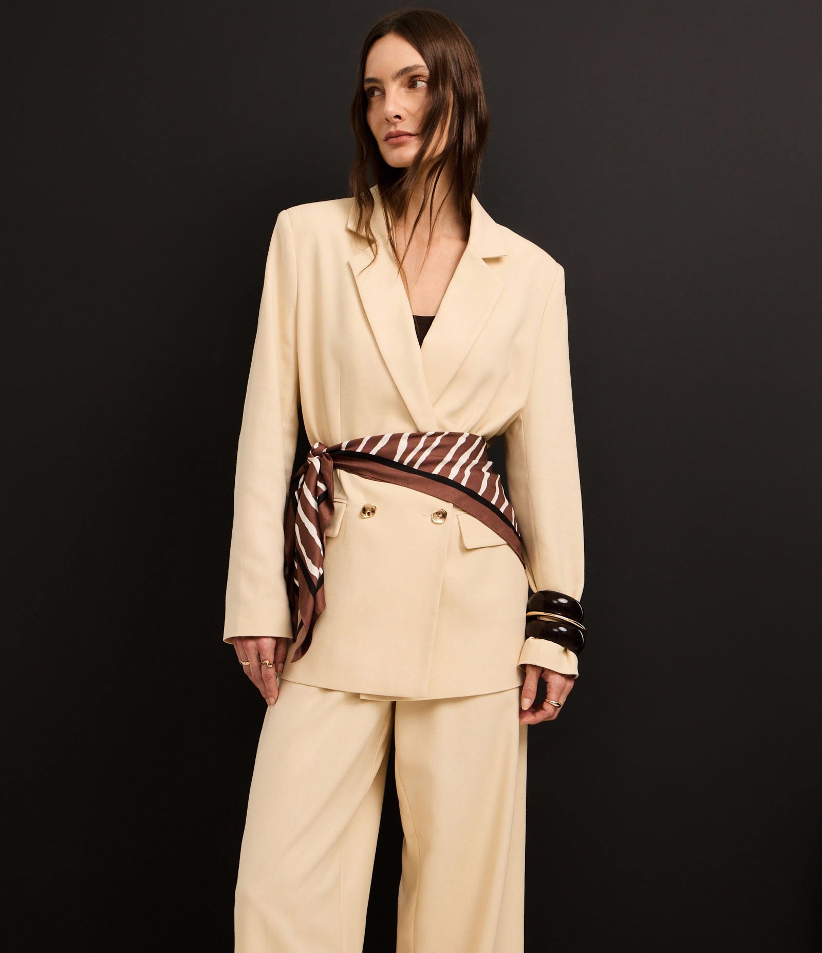 Blazer Oversized em Viscolinho com Botões e Lapelas Bege 7