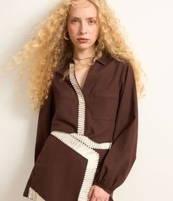 Camisa Alongada em Viscolinho com Textura e Manga Bufante