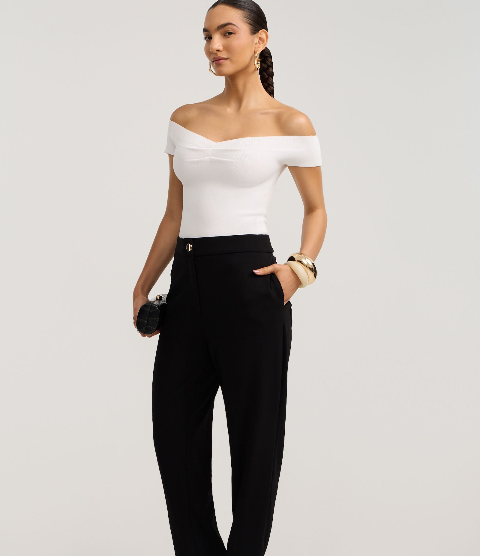 Calça Cenoura Cintura Alta com Botão de Metal Martelado Preto 2