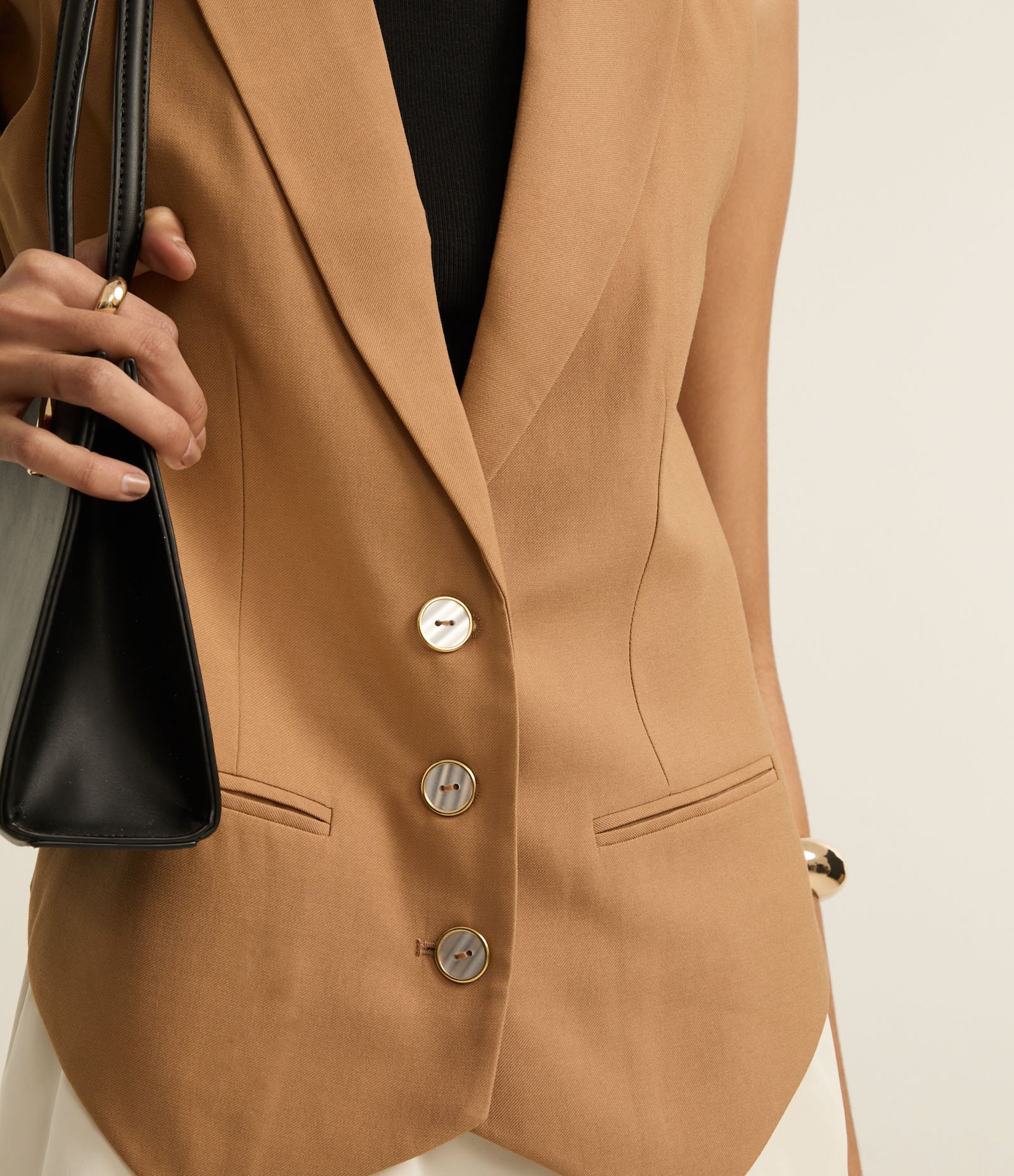 Colete Alfaiatado Longo em Viscose com Barra V Caramelo 4