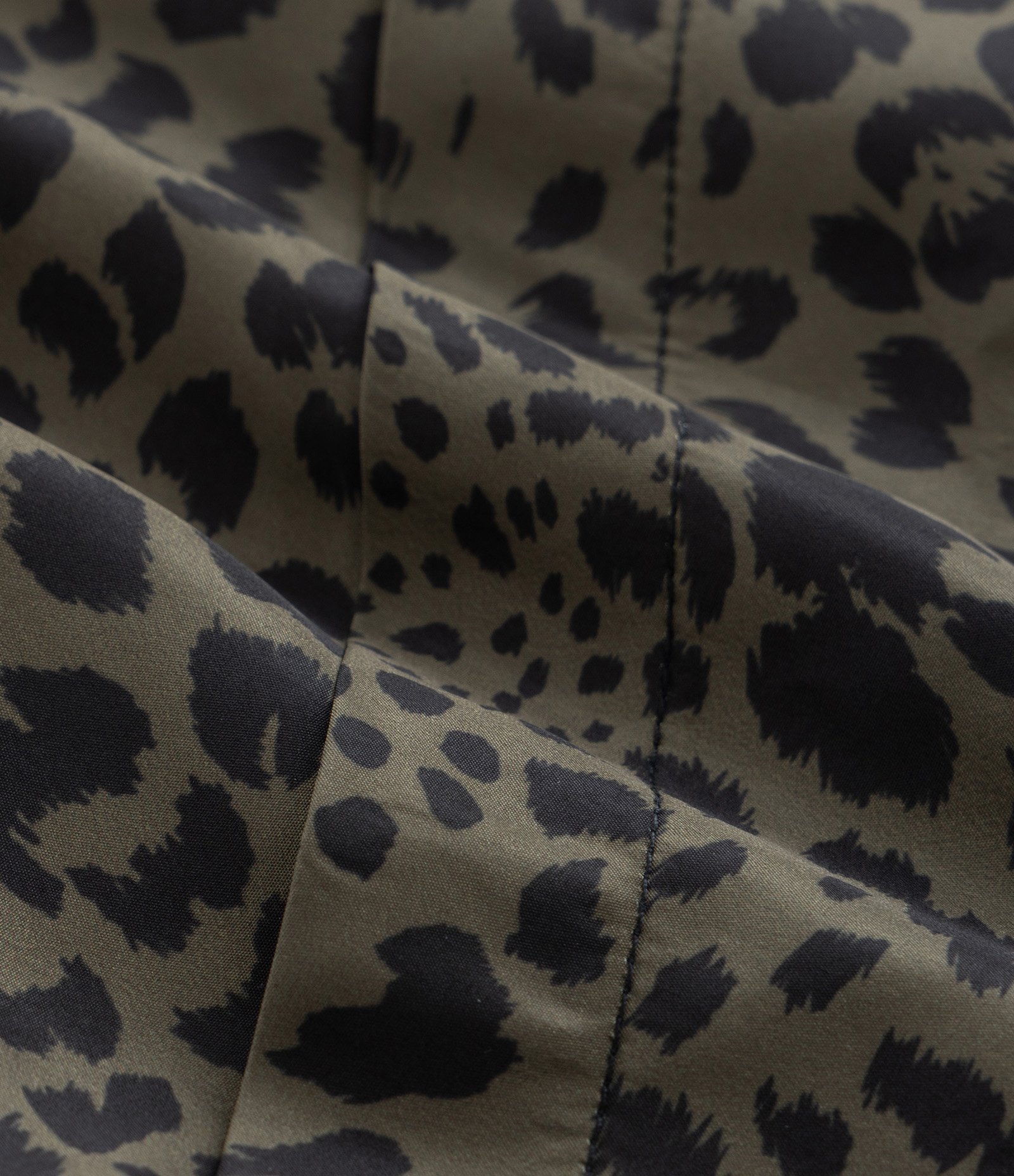 Jaqueta Corta Vento em Tecnologia Dry com Animal Print Curve & Plus Size Verde 7