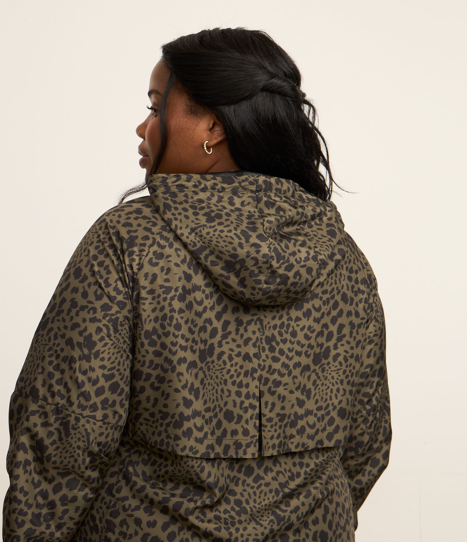 Jaqueta Corta Vento em Tecnologia Dry com Animal Print Curve & Plus Size Verde 3