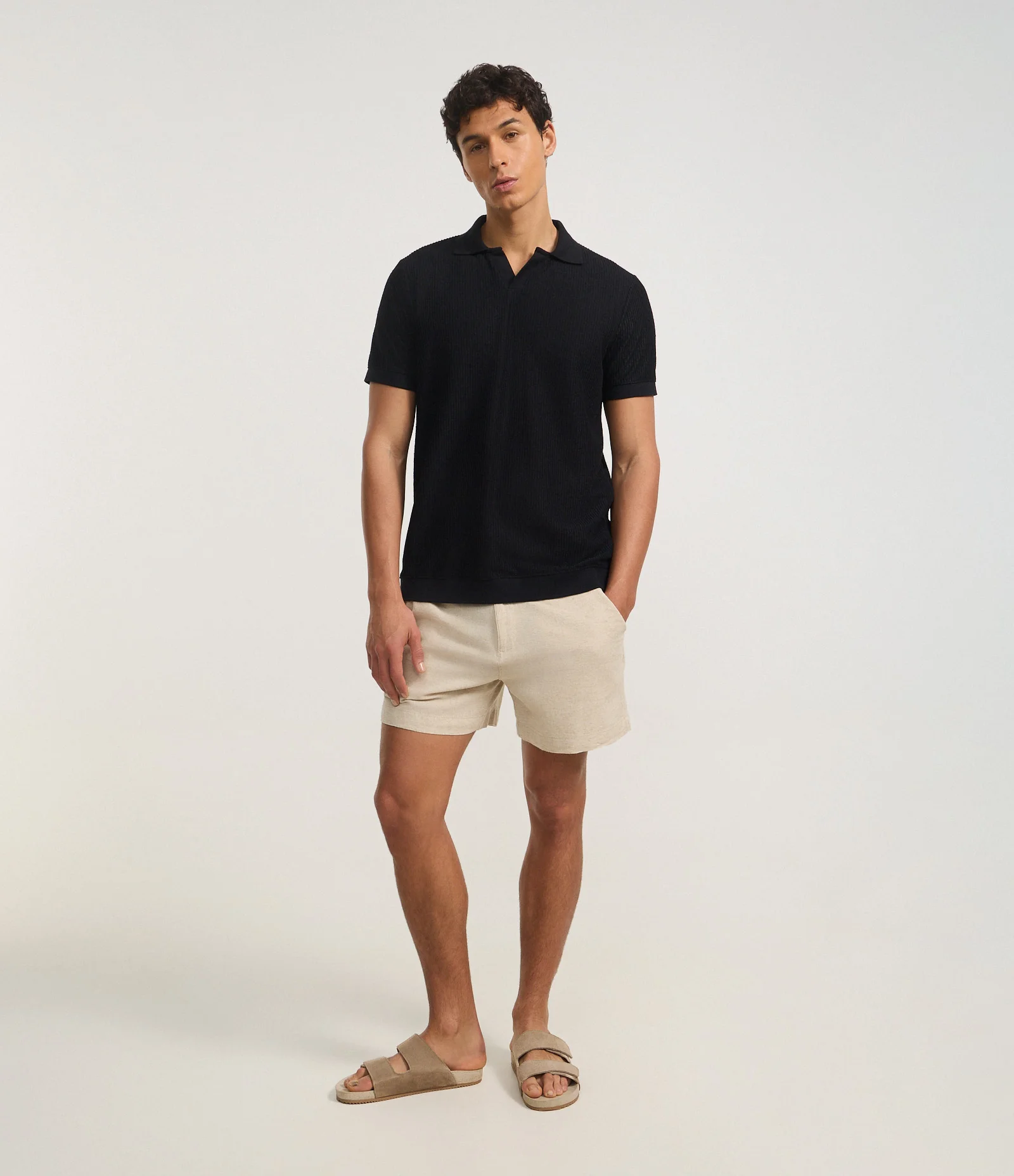 Bermuda Reta em Viscolinho com Bolsos Bege 1