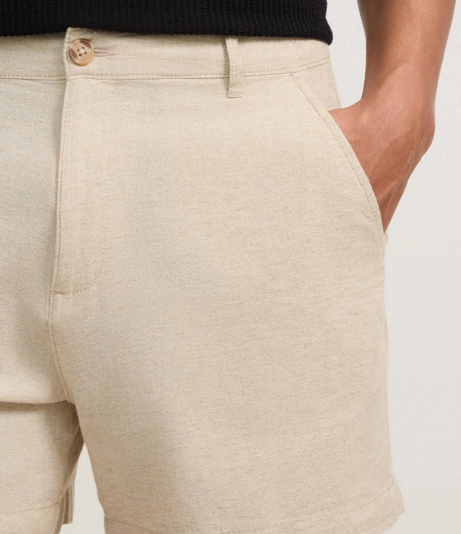 Bermuda Reta em Viscolinho com Bolsos Bege 3