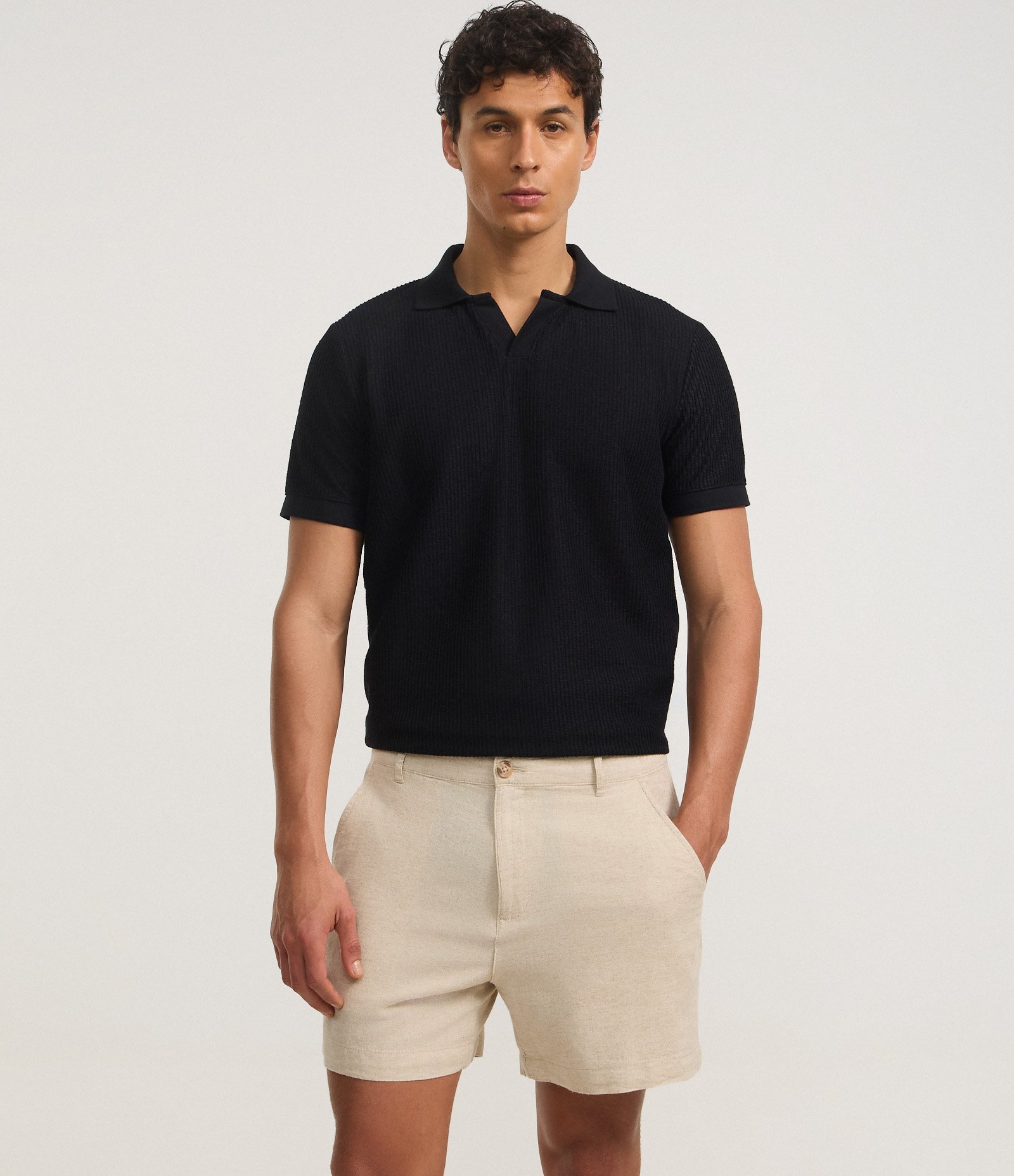 Bermuda Reta em Viscolinho com Bolsos Bege 4