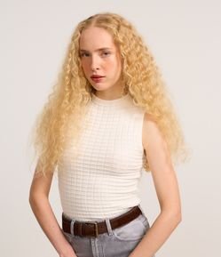 Blusa em Tricô com Gola Alta