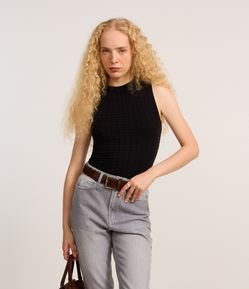 Blusa em Tricô com Gola Alta