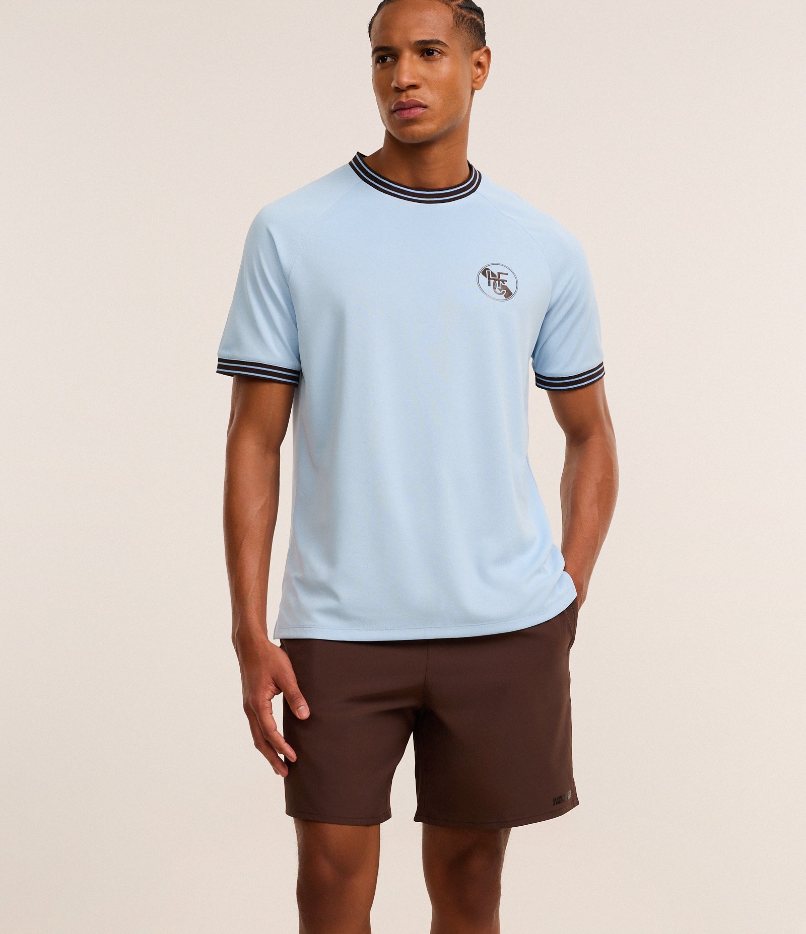 Bermuda Esportiva com Cordão Contrastante e Bolso Marrom 5