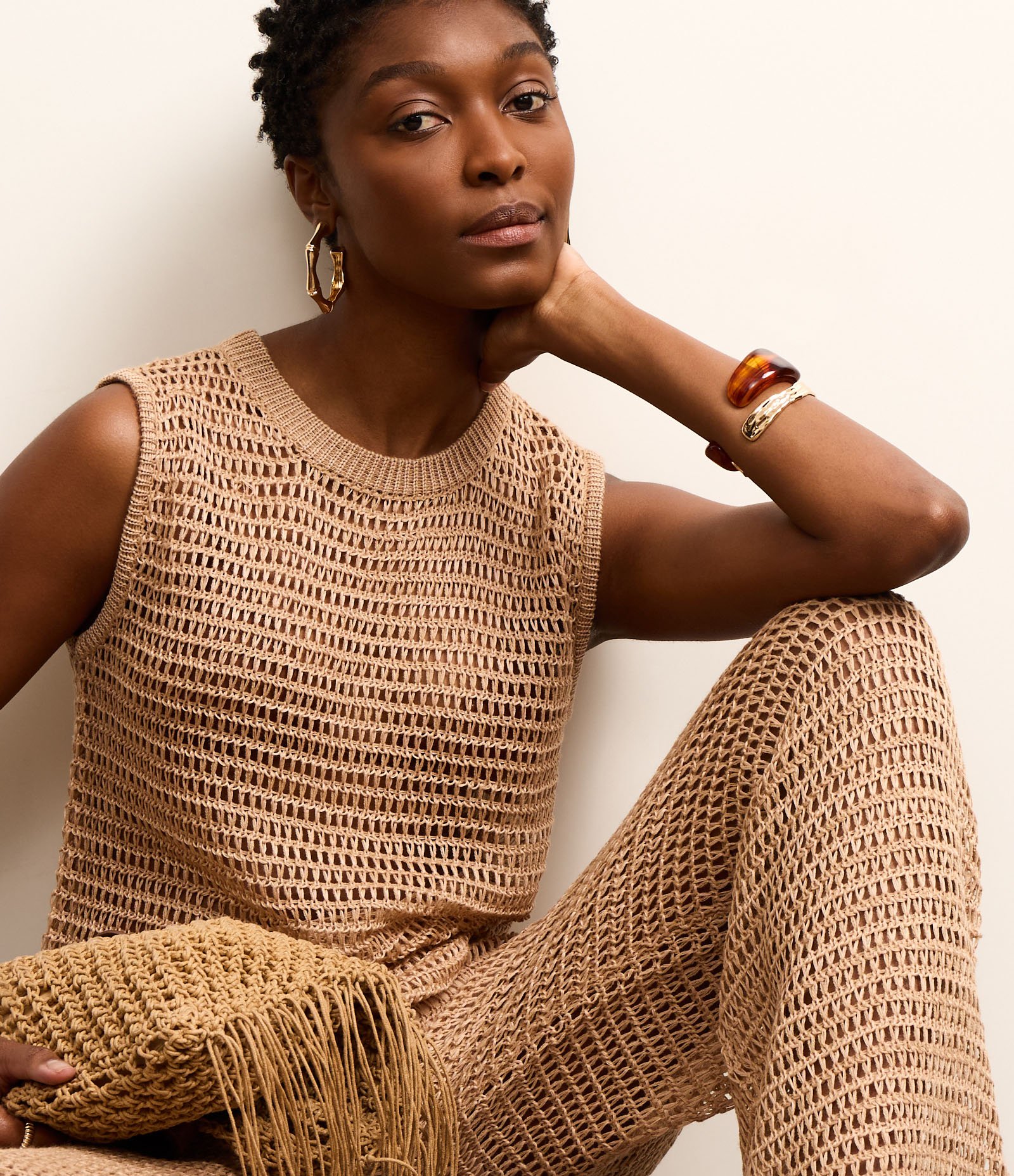 Calça Reta Cintura Alta em Tricô com Ponto Efeito Crochê Bege 6