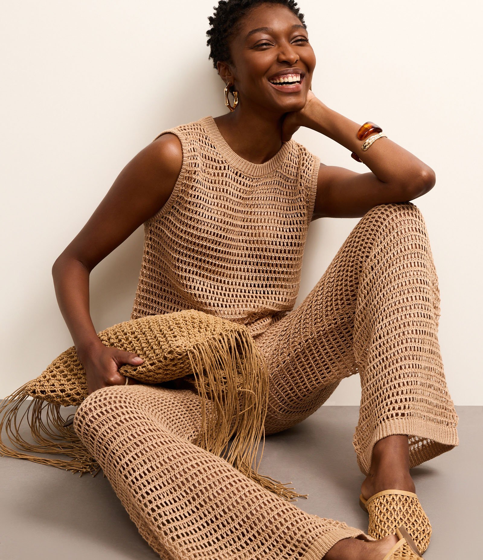 Calça Reta Cintura Alta em Tricô com Ponto Efeito Crochê Bege 7