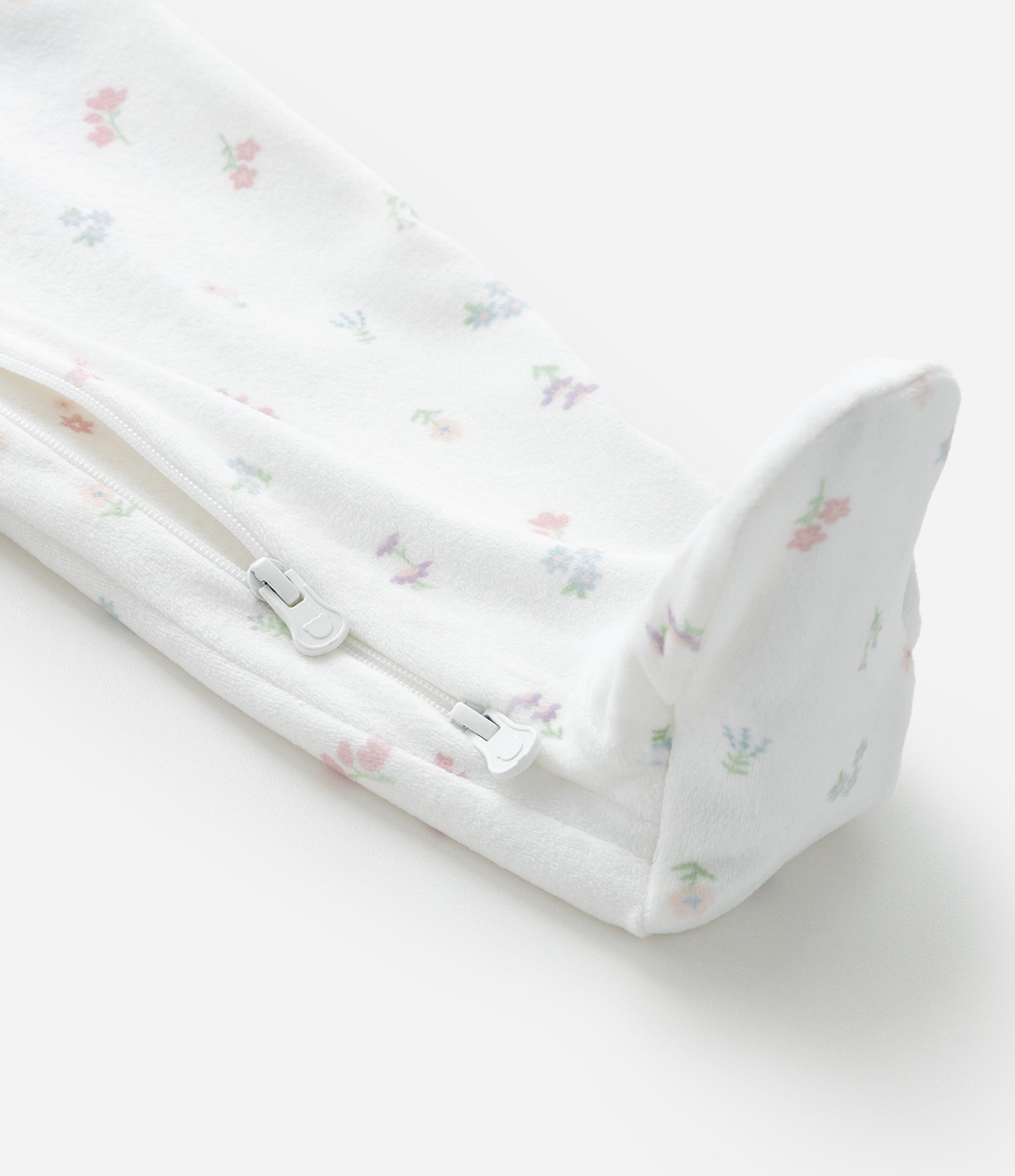 Macacão Infantil em Plush com Babadinhos - Tam 0 a 18 meses Branco 8