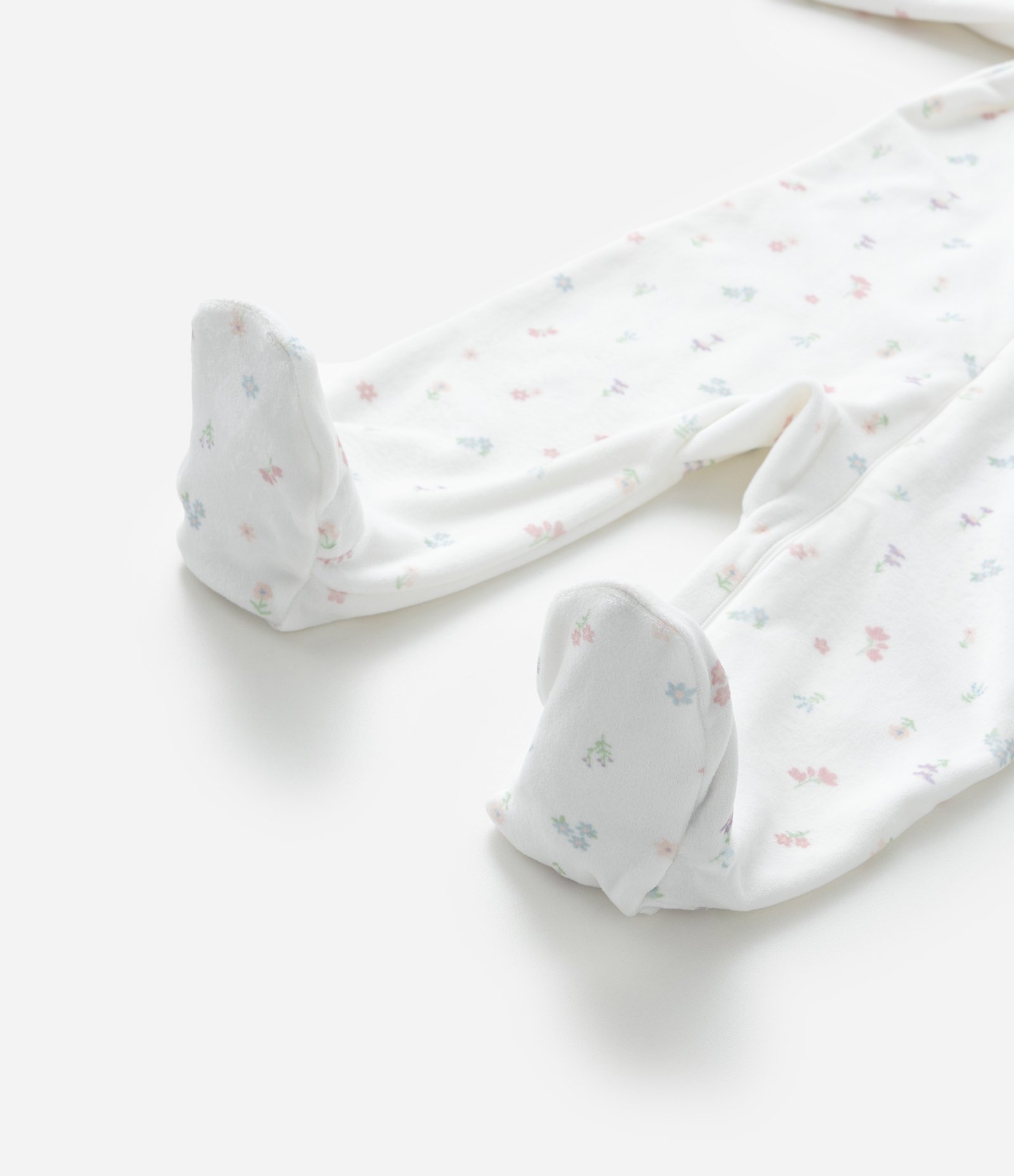 Macacão Infantil em Plush com Babadinhos - Tam 0 a 18 meses Branco 9