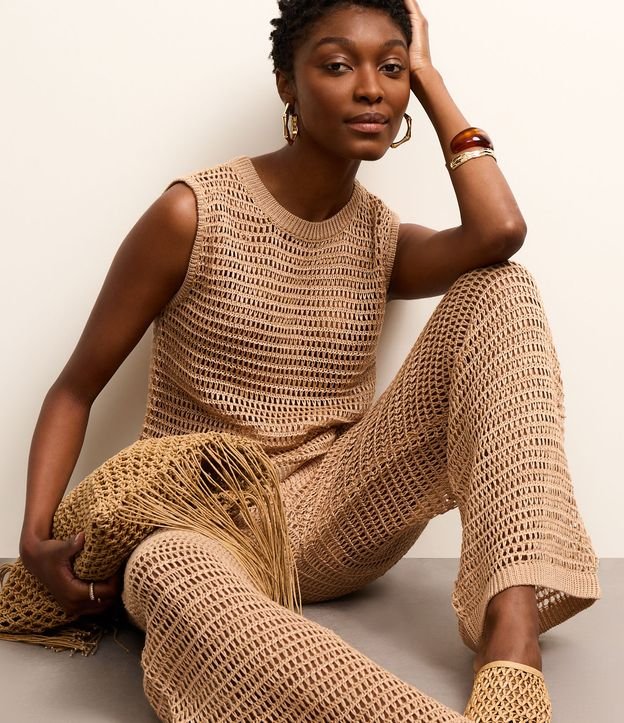 Blusa em Tricô com Ponto Vazado de Efeito Crochê