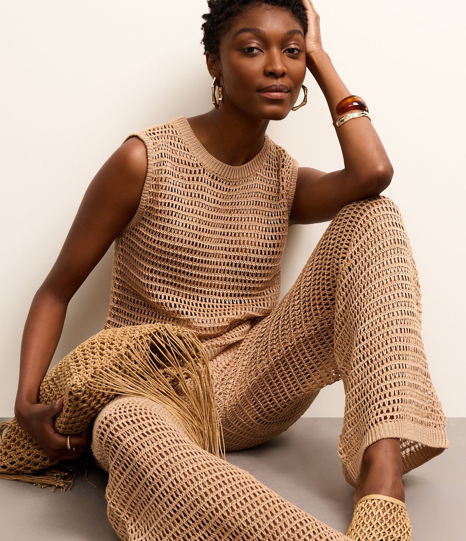 Blusa em Tricô com Ponto Vazado de Efeito Crochê Bege 1