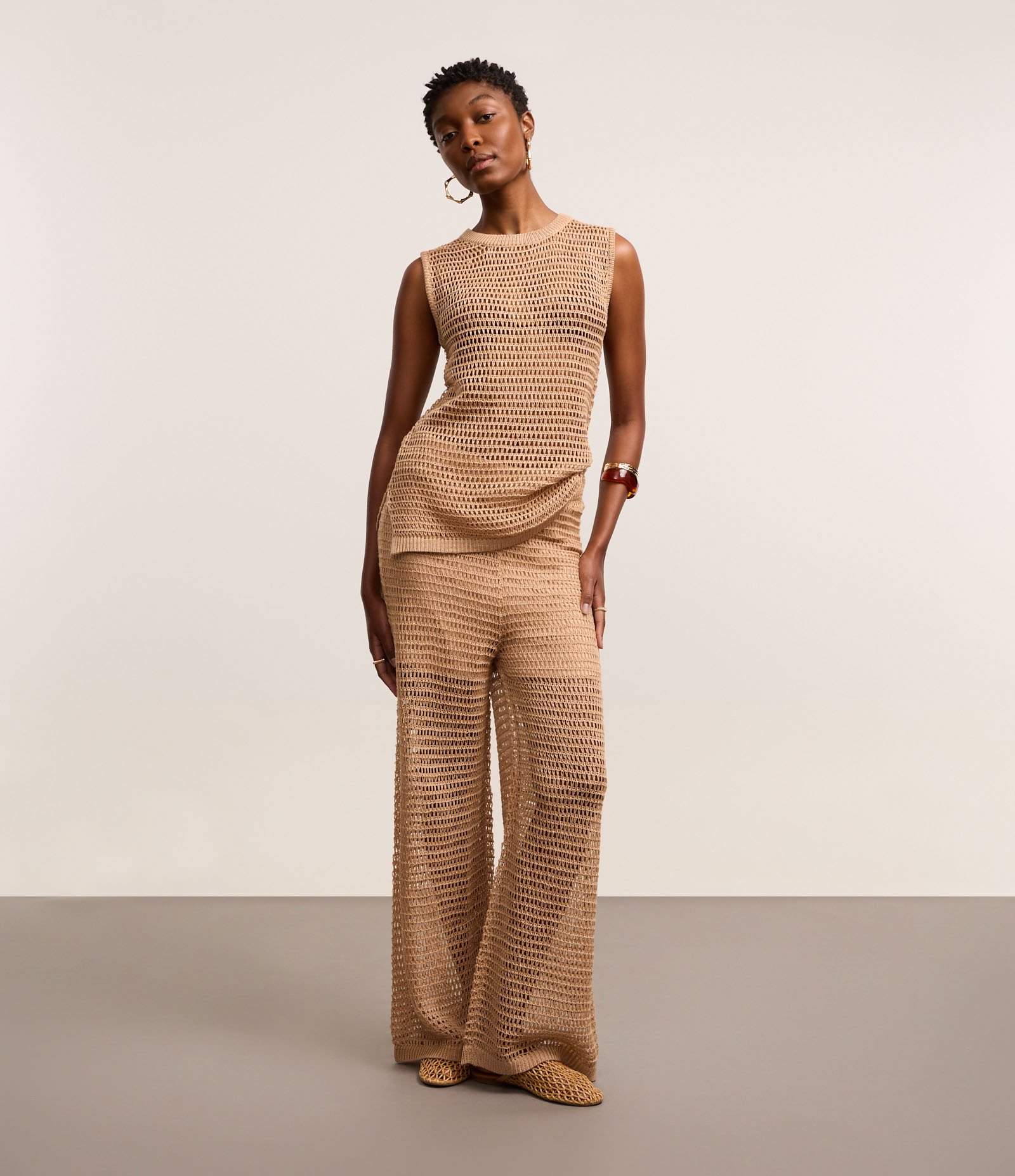 Blusa em Tricô com Ponto Vazado de Efeito Crochê Bege 3