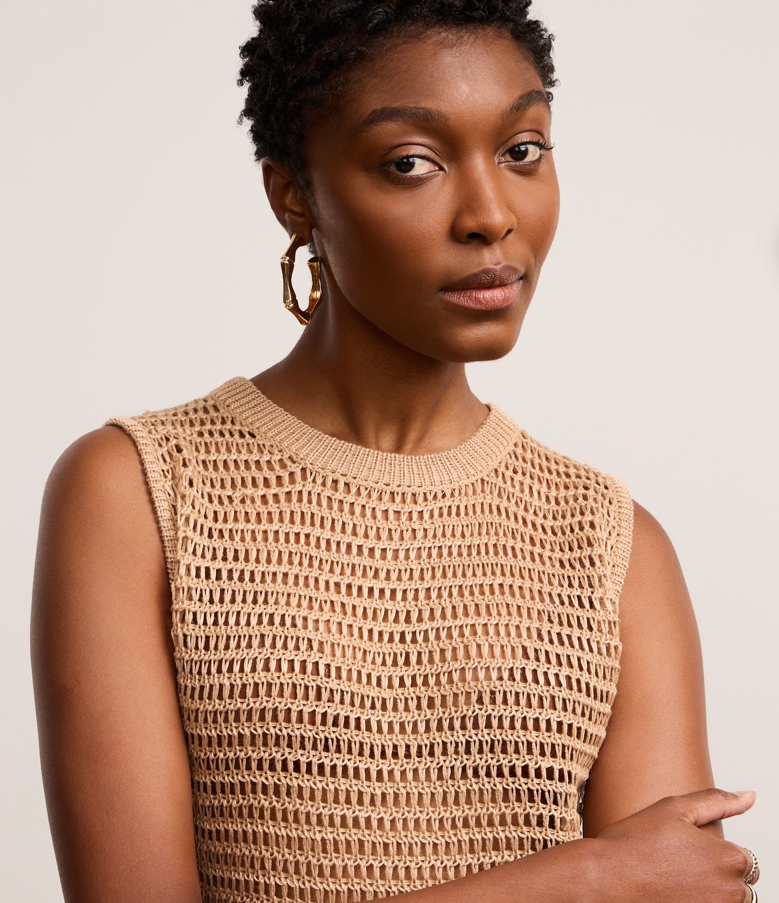 Blusa em Tricô com Ponto Vazado de Efeito Crochê Bege 4