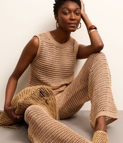 Blusa em Tricô com Ponto Vazado de Efeito Crochê