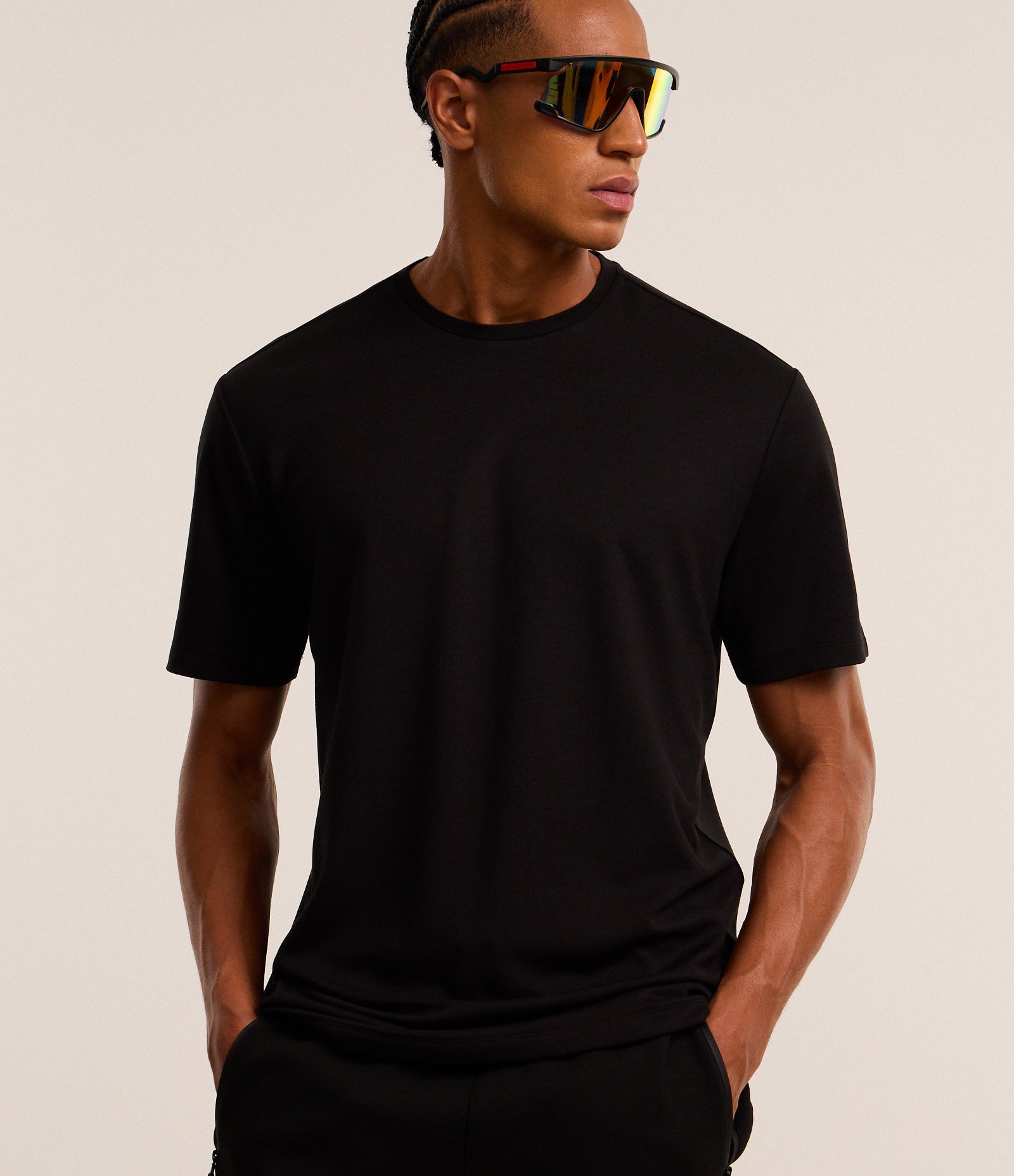 Camiseta Comfort Esportiva em Malha Tecnológica com Tecnologia Dry Preto 1