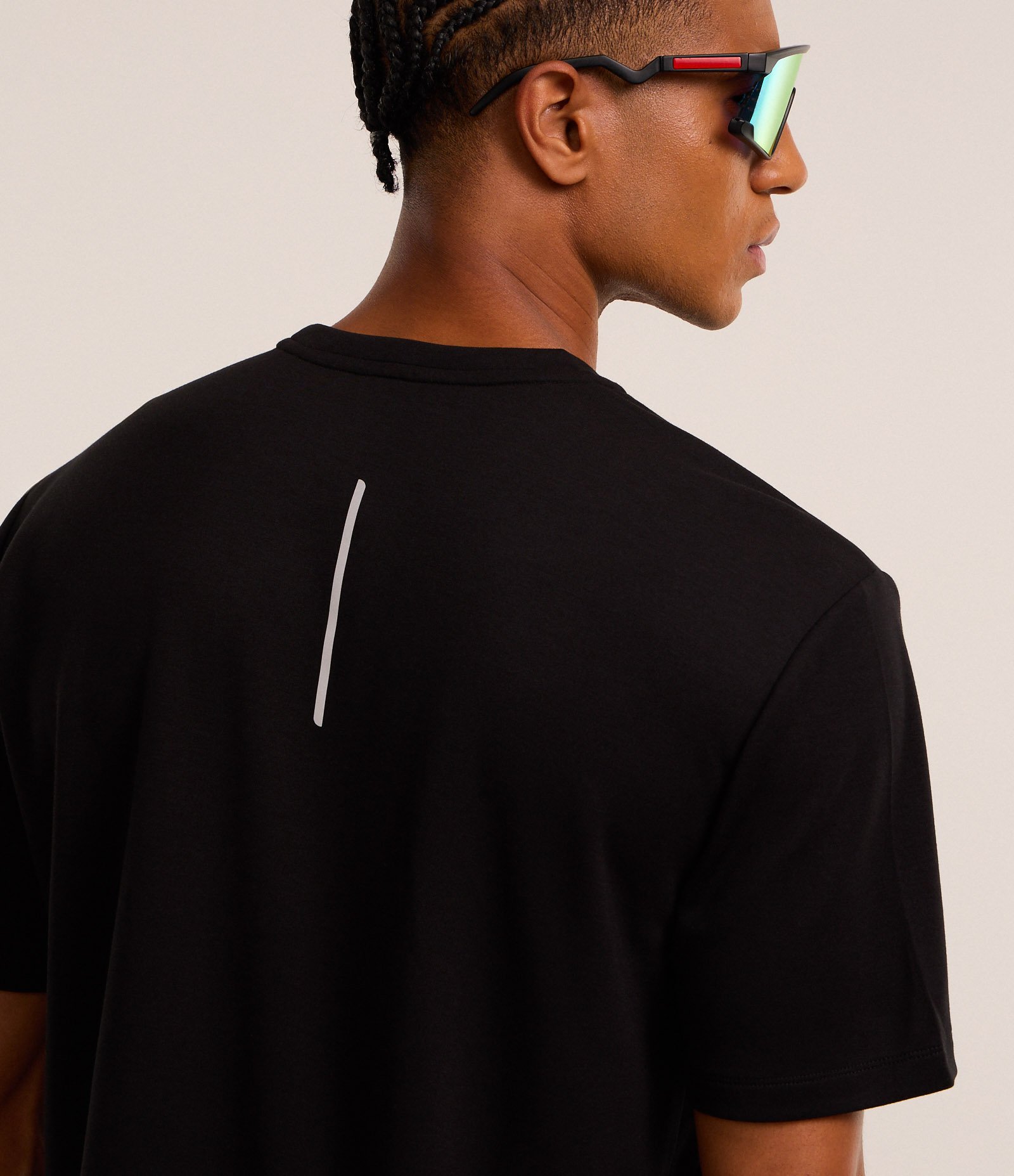 Camiseta Comfort Esportiva em Malha Tecnológica com Tecnologia Dry Preto 3