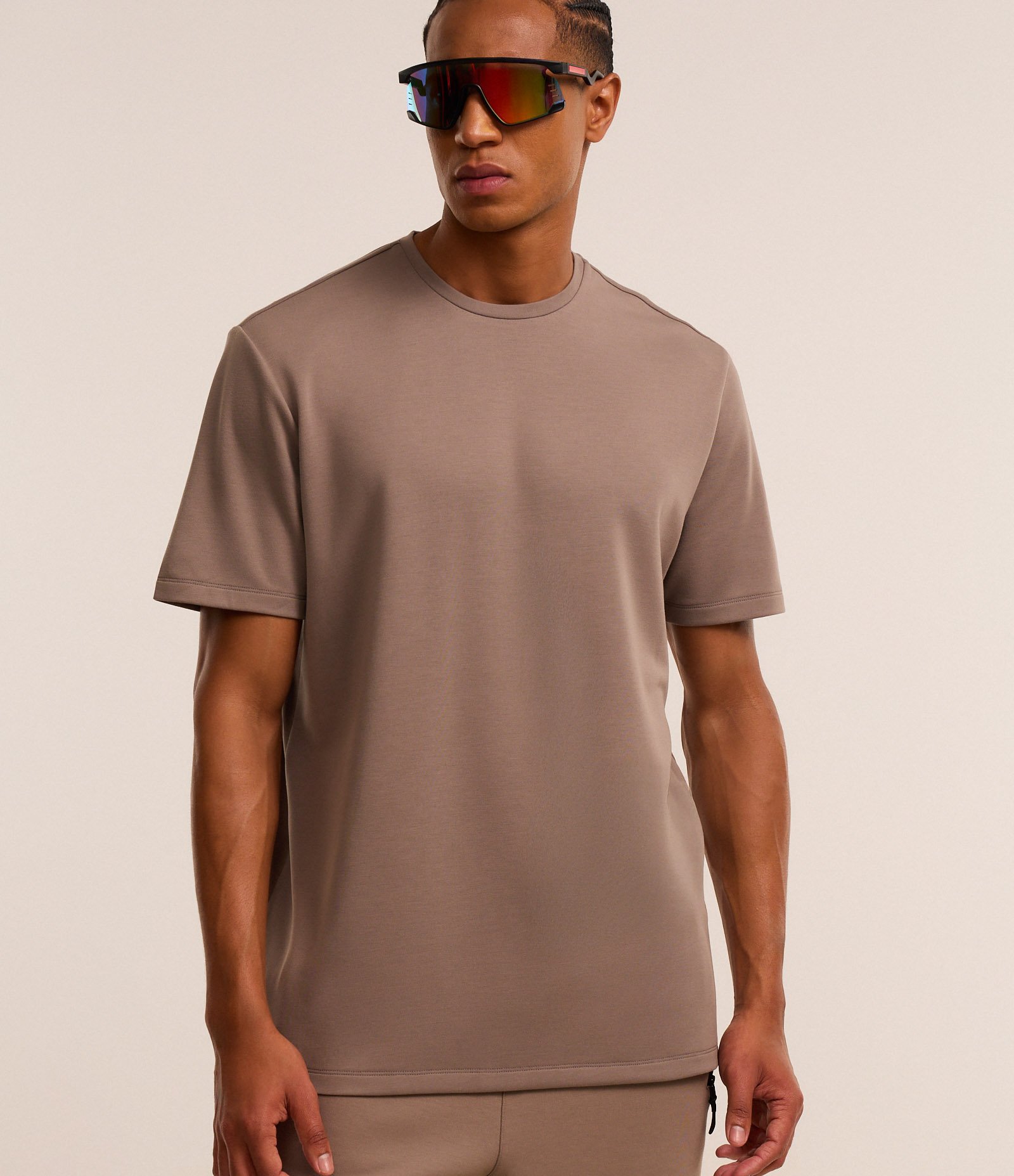 Camiseta Comfort Esportiva em Malha Tecnológica com Tecnologia Dry Marrom 1