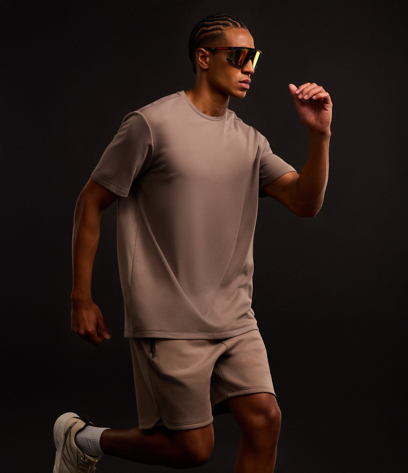 Camiseta Comfort Esportiva em Malha Tecnológica com Tecnologia Dry Marrom 4