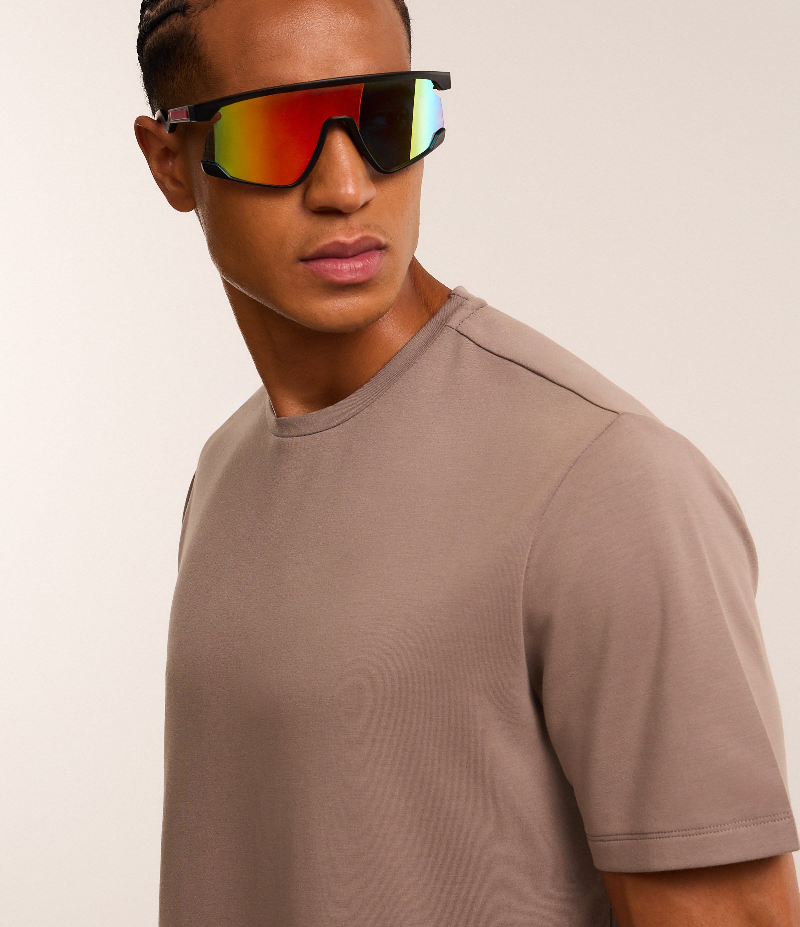 Camiseta Comfort Esportiva em Malha Tecnológica com Tecnologia Dry Marrom 6