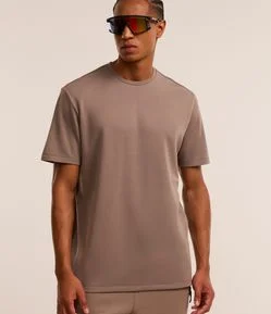 Camiseta Comfort Esportiva em Malha Tecnológica com Tecnologia Dry