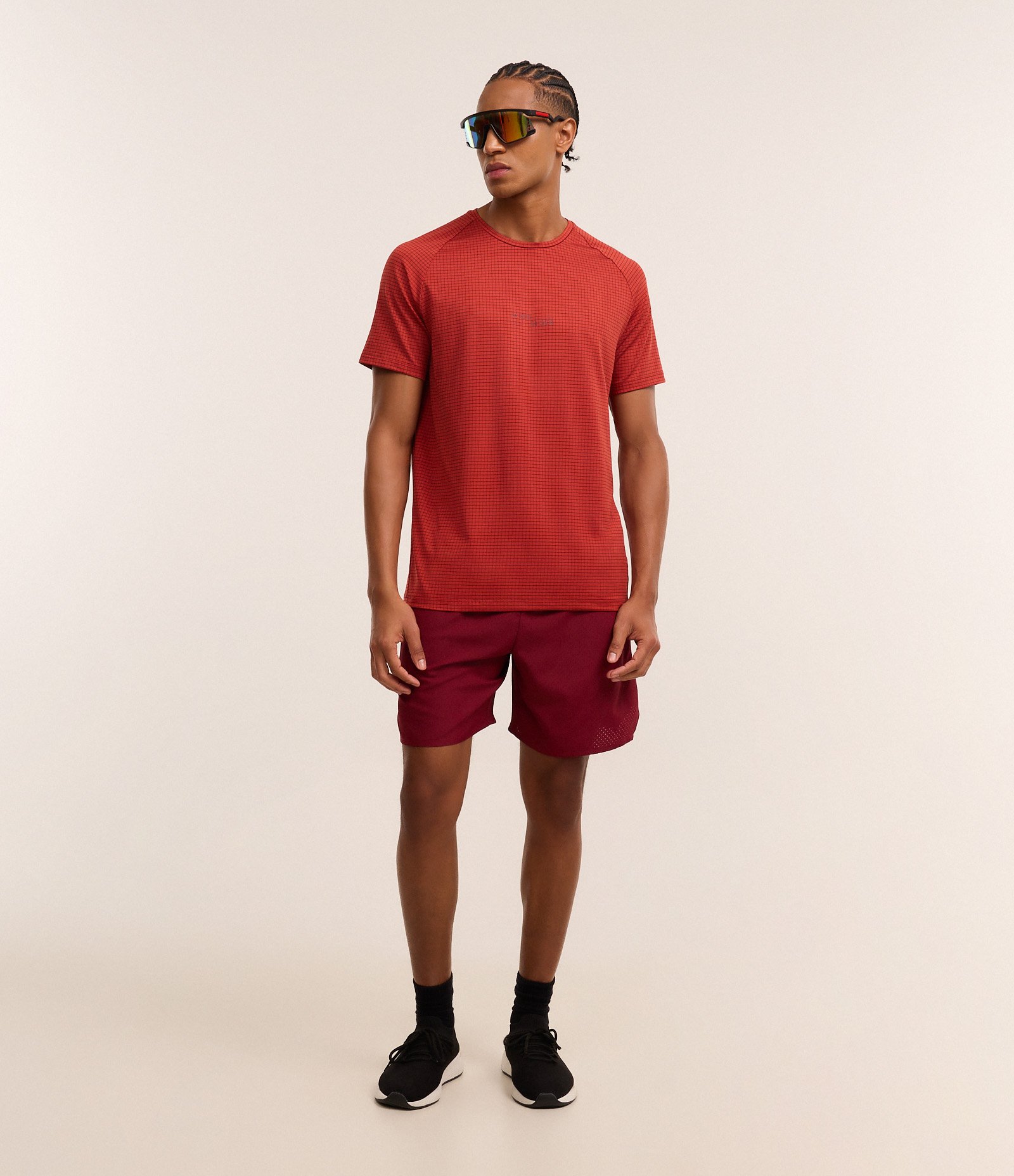 Camiseta Esportiva Regular com Estampa Quadriculada e Texturizada Vermelho 2