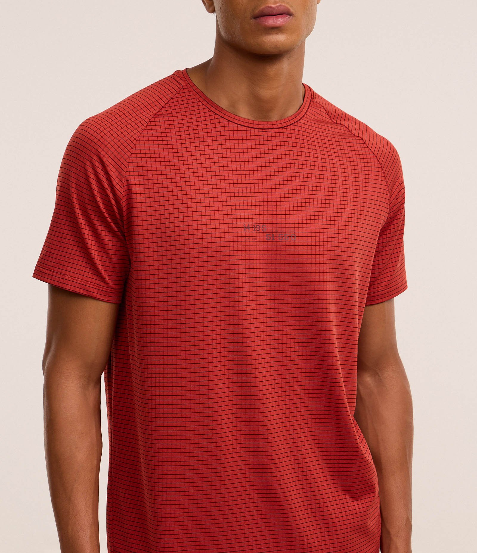 Camiseta Esportiva Regular com Estampa Quadriculada e Texturizada Vermelho 4