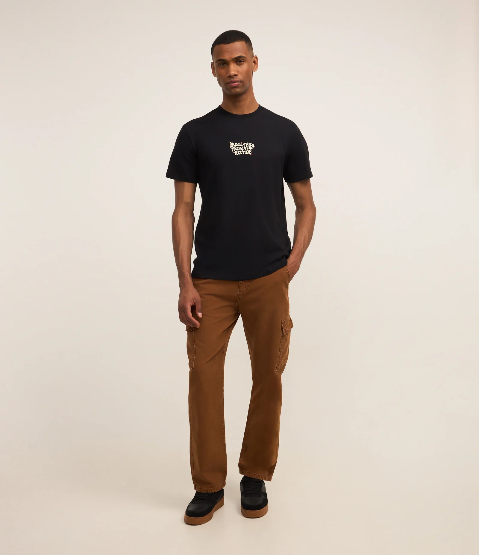 Camiseta Comfort em Algodão com Estampa Break Free From The Routine Preto 2