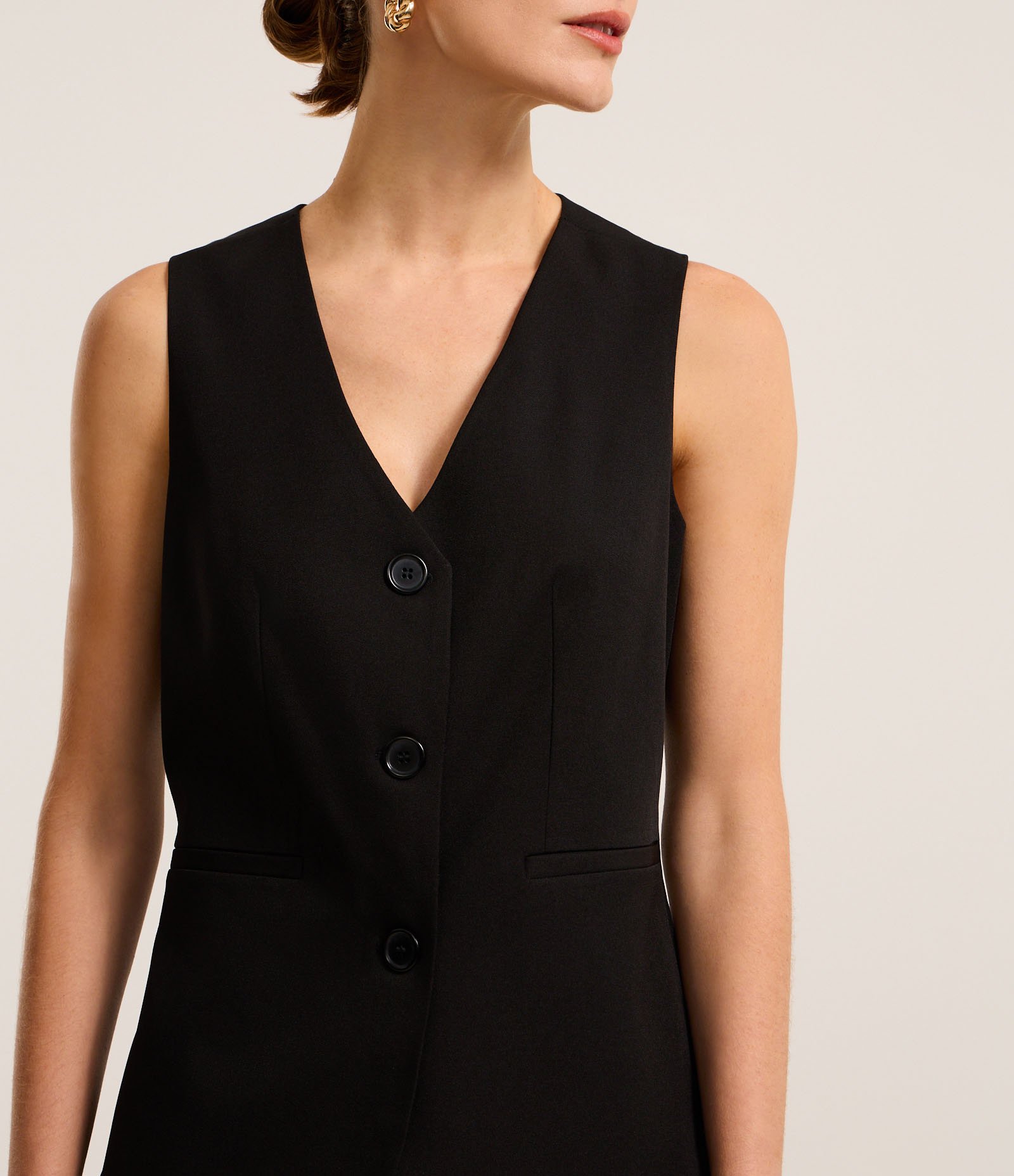 Colete Alfaiatado com Botões e Bolsos Embutidos Preto 3