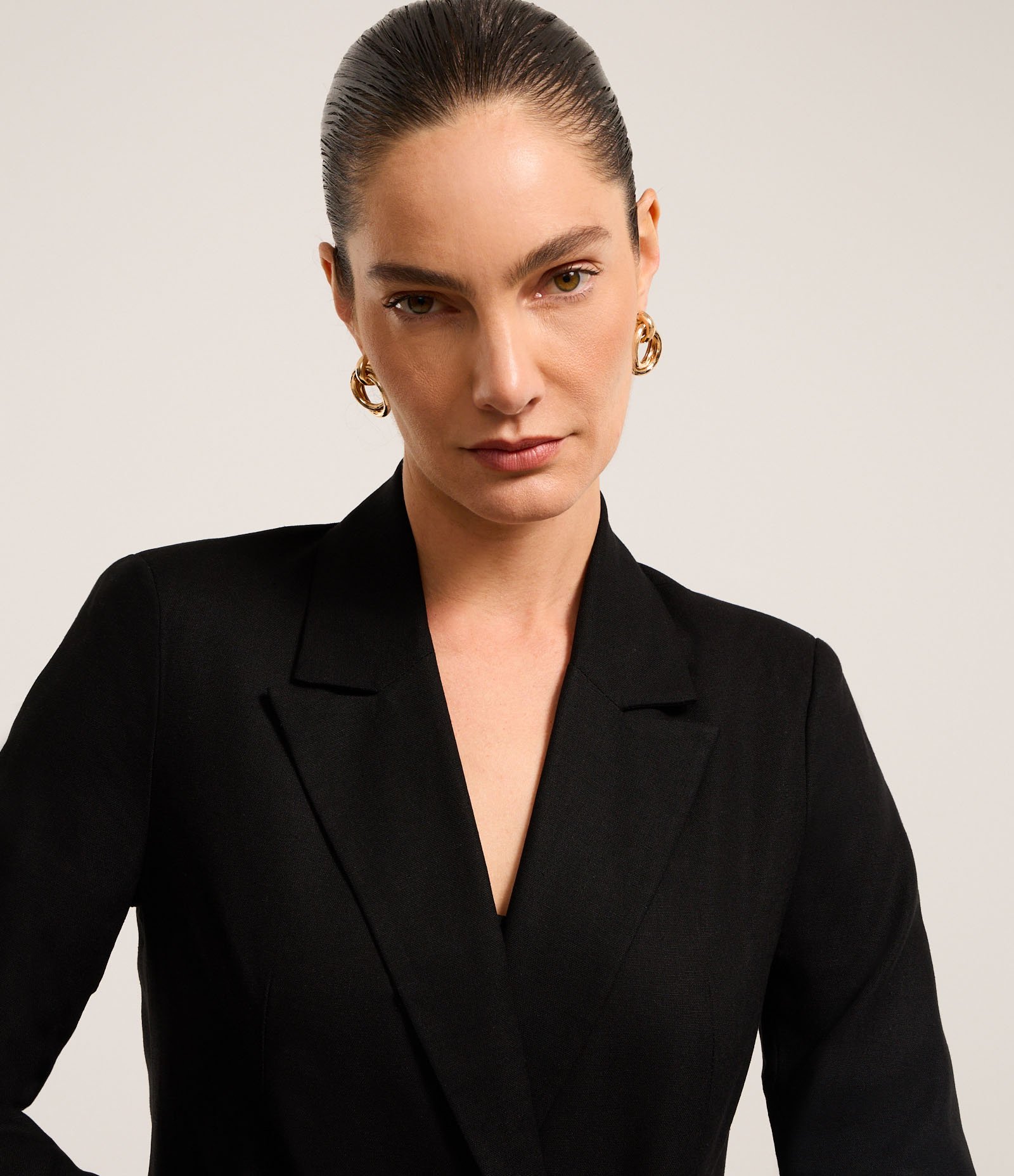 Blazer Alfaiataria em Viscolinho com Detalhe Assimétrico Preto 5