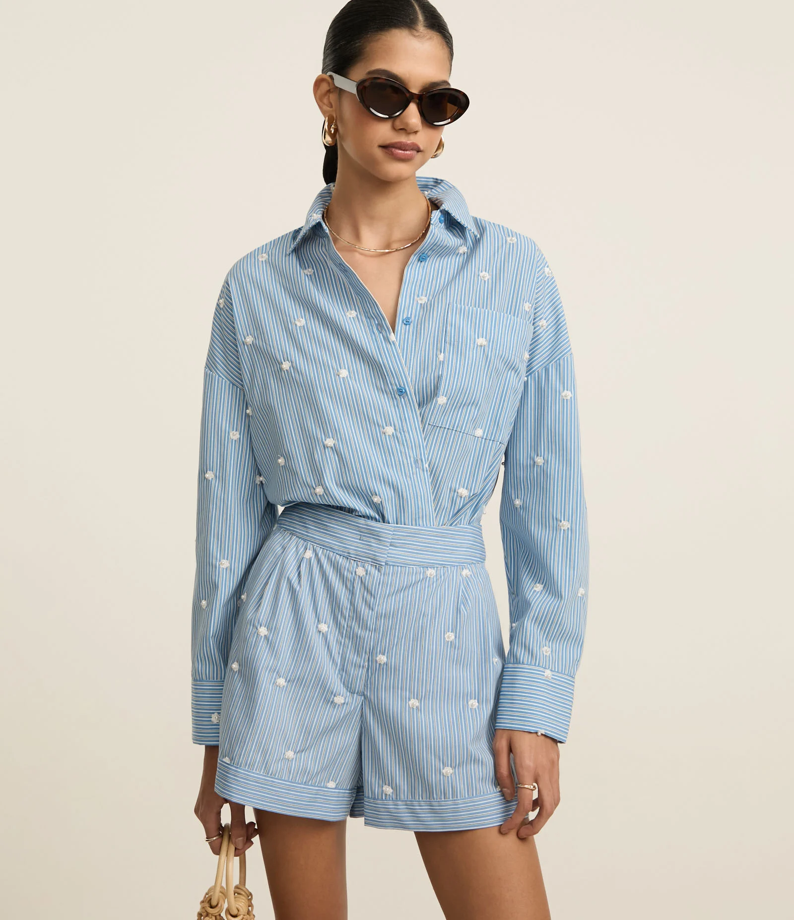 Camisa em Tricoline com Estampa Listras a Fio Tinto e Aplicação de Pérolas Azul 1