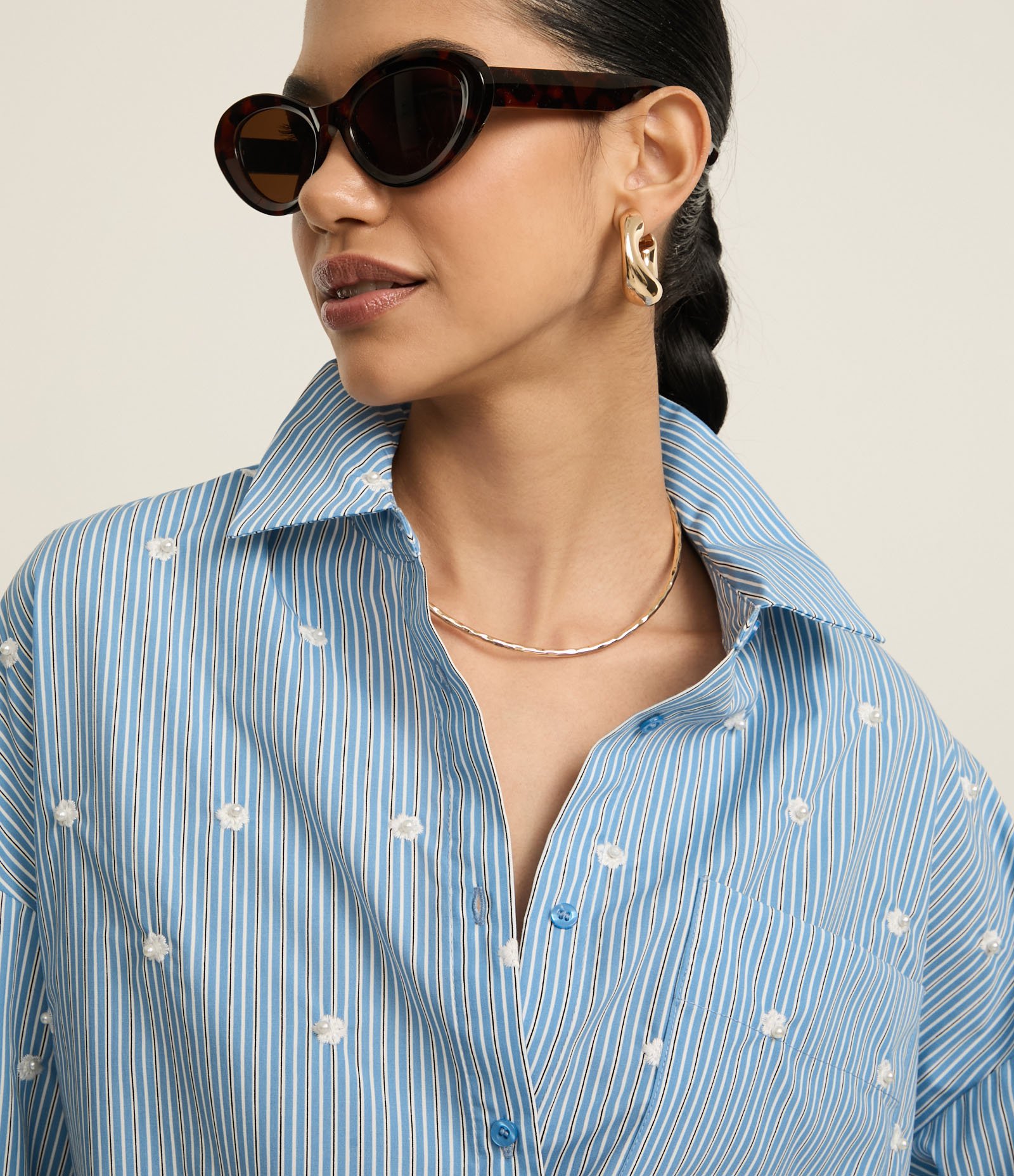 Camisa em Tricoline com Estampa Listras a Fio Tinto e Aplicação de Pérolas Azul 6