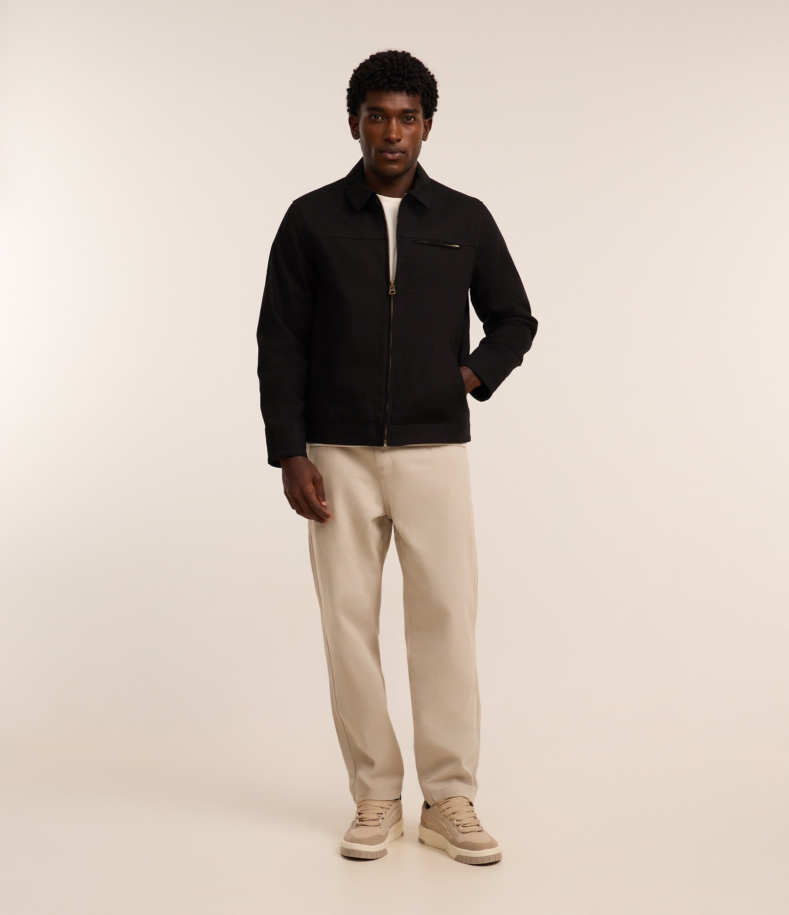 Calça Baggy Chino em Sarja com Bolsos e Detalhe no Cós Bege 1