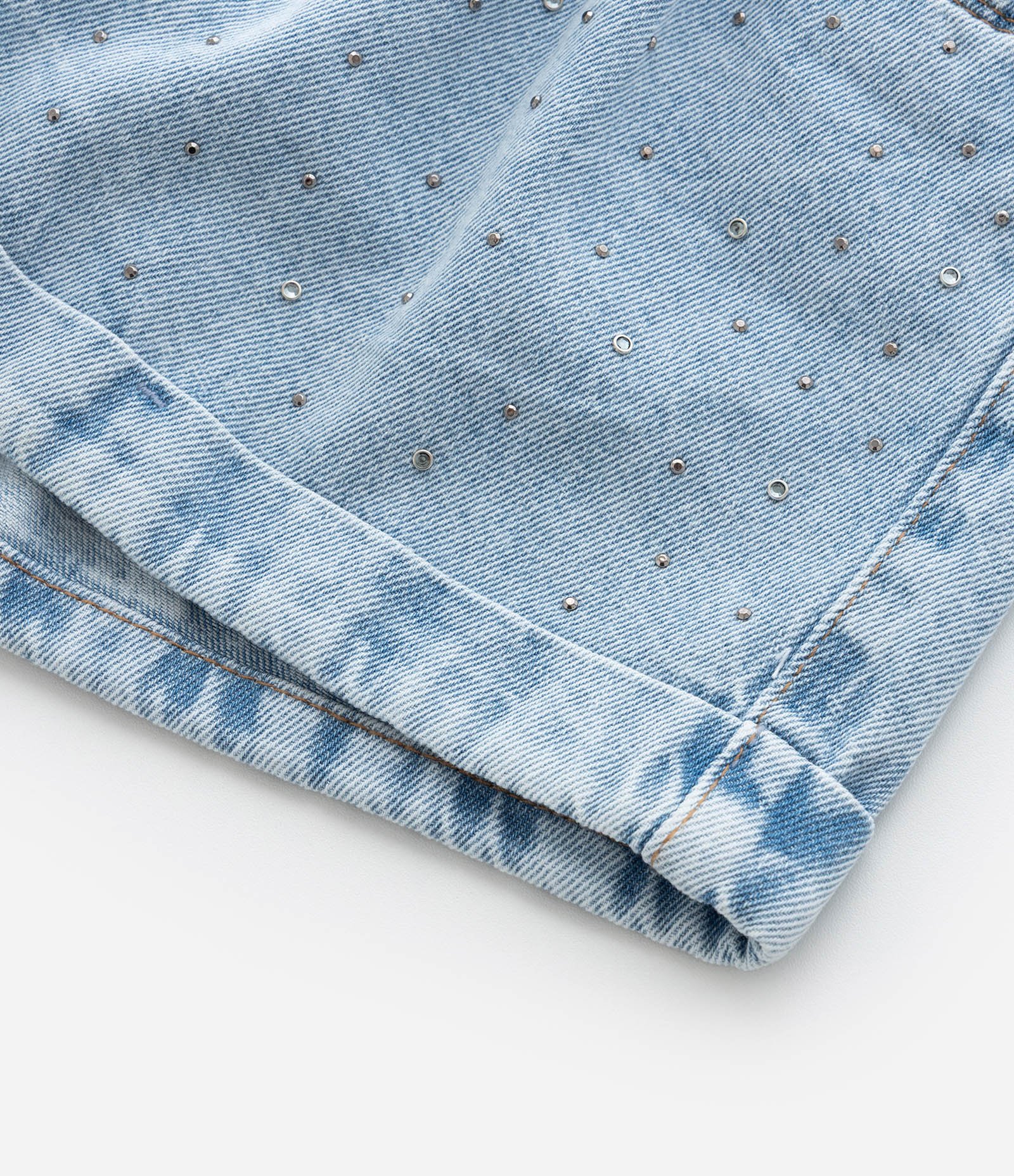 Short Clochard Infantil em Jeans com Aplicação de Brilhos - Tam 5 a 14 Anos Azul 4