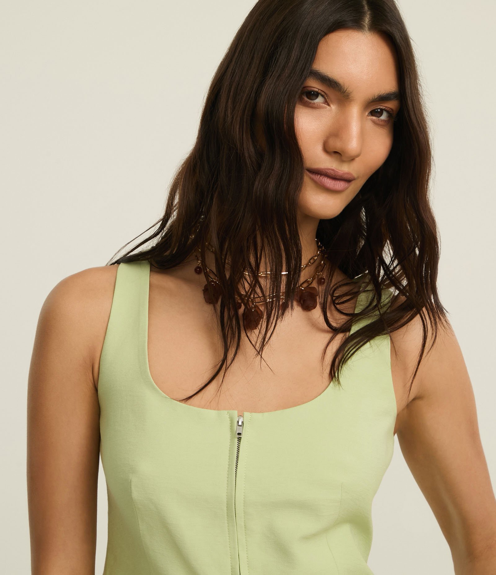 Colete Corset Alfaiatada com Decote U e Barra V Verde Claro 4