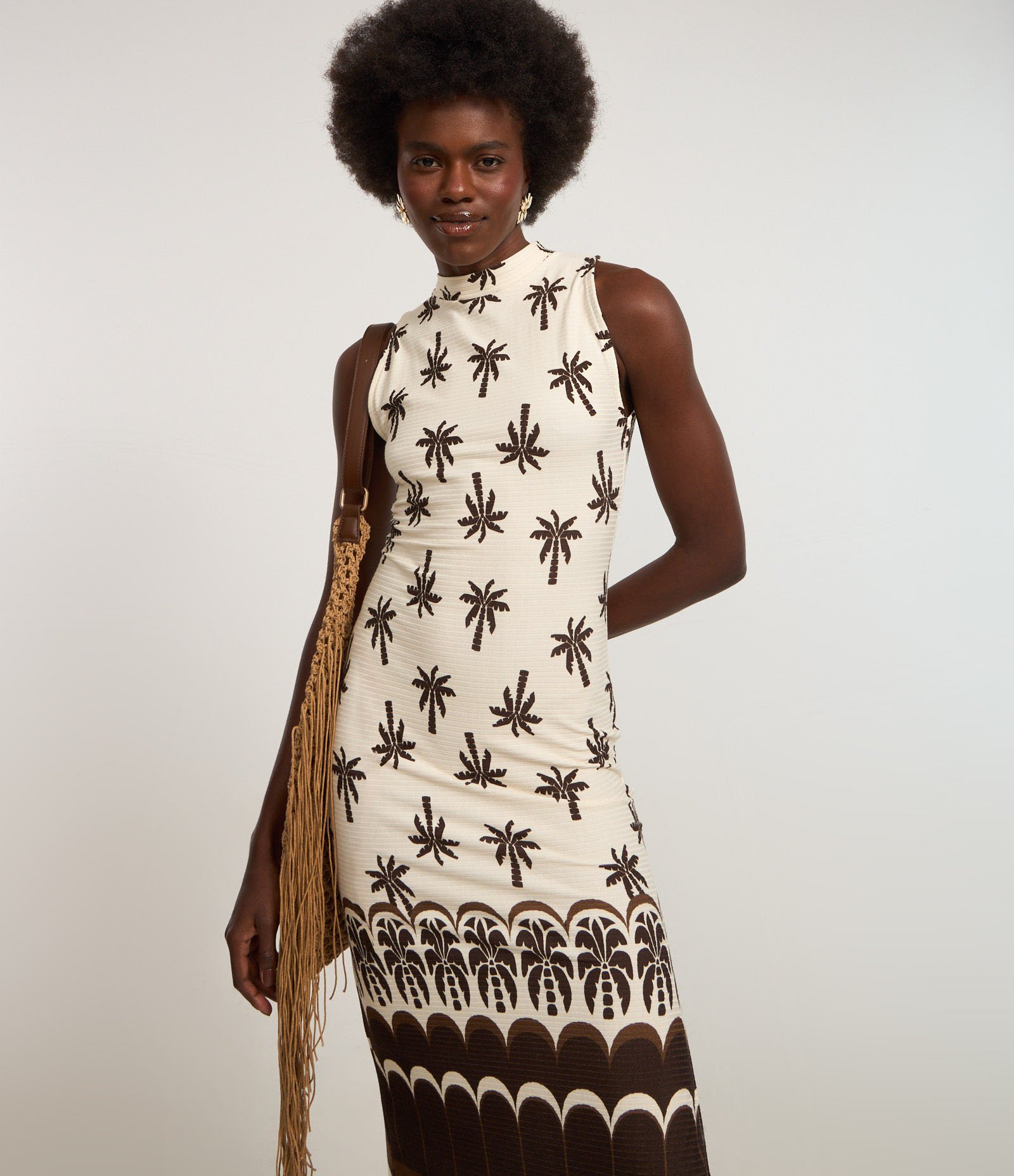 Vestido Reto New Midi em Ribana com Estampa Coqueiros Bege 2