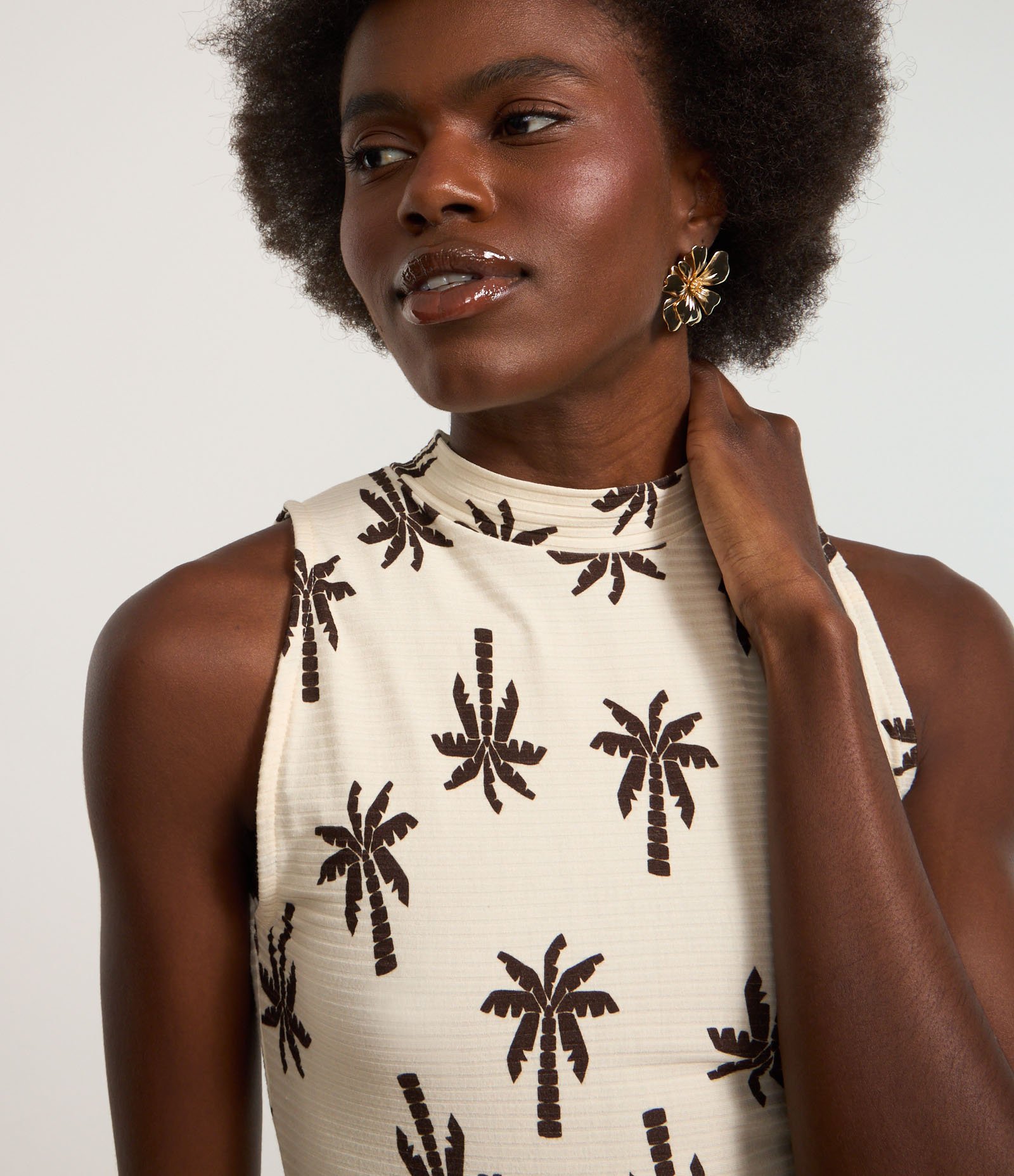 Vestido Reto New Midi em Ribana com Estampa Coqueiros Bege 3