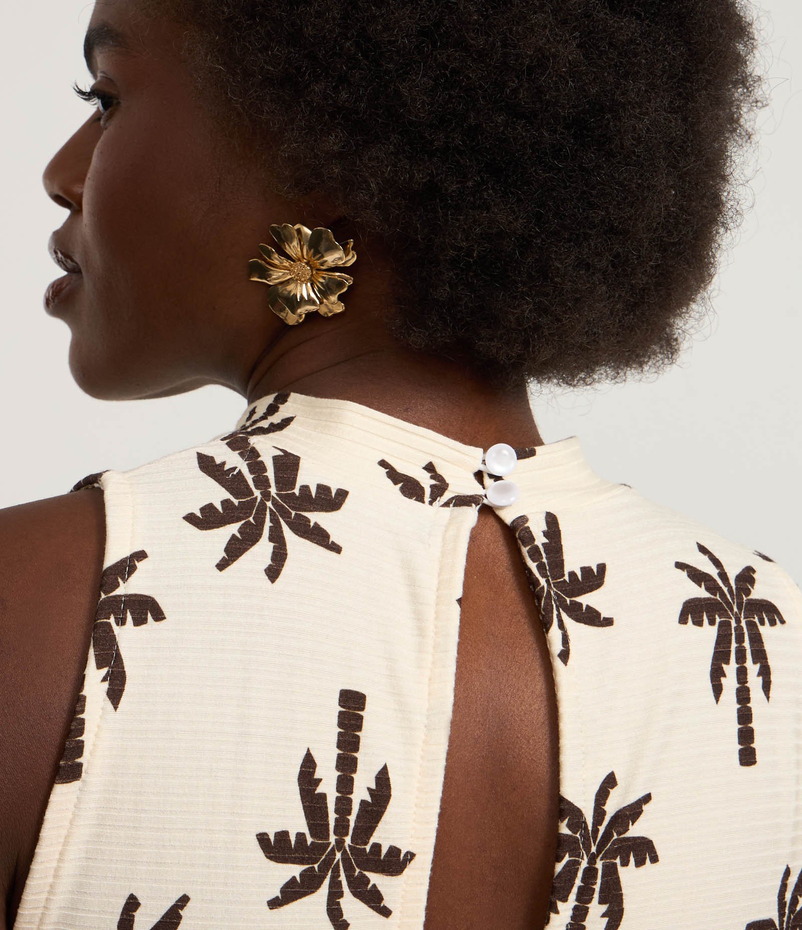 Vestido Reto New Midi em Ribana com Estampa Coqueiros Bege 4