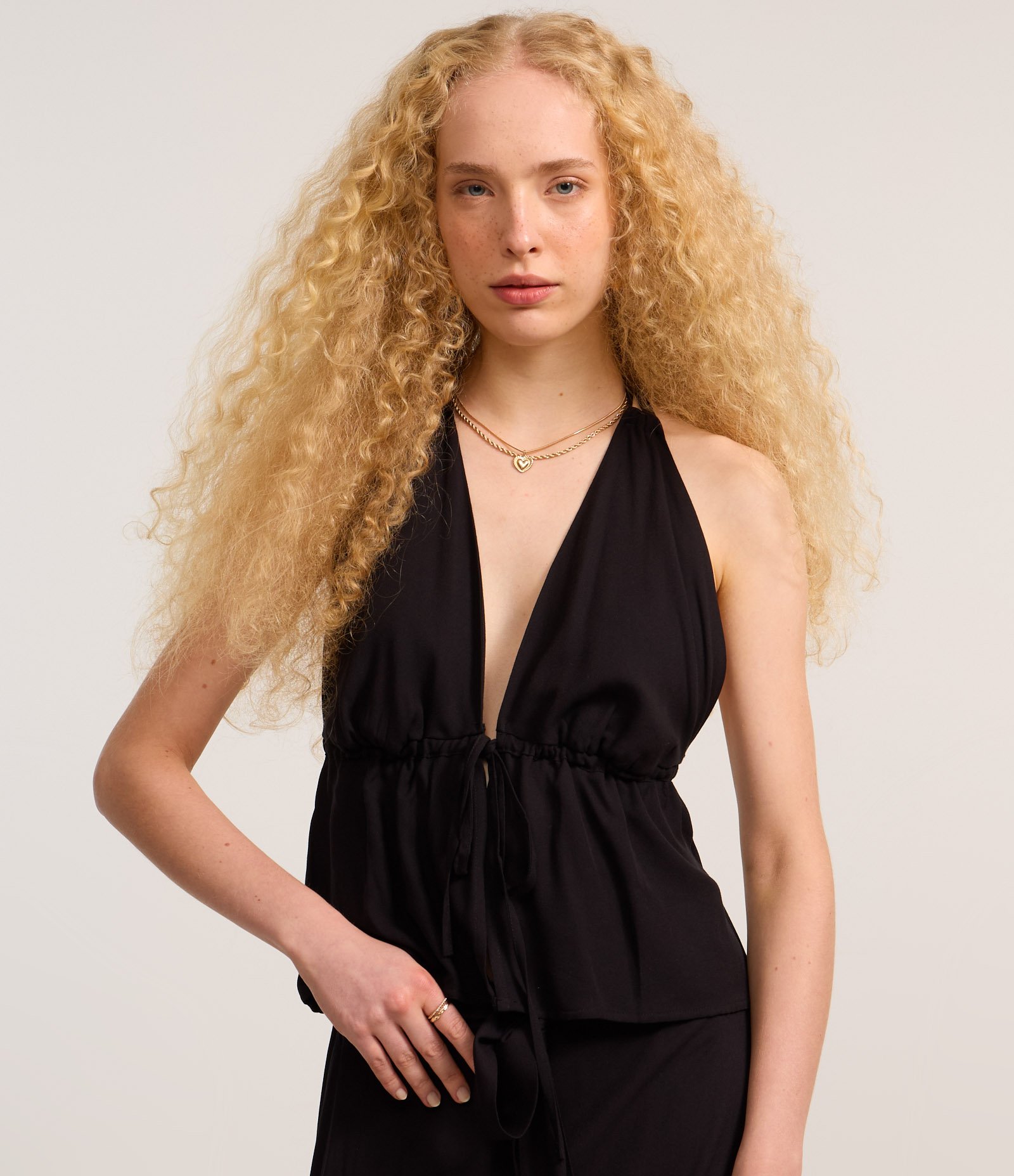 Blusa em Twill  Frente única com Amarração nas Costas Preto 3