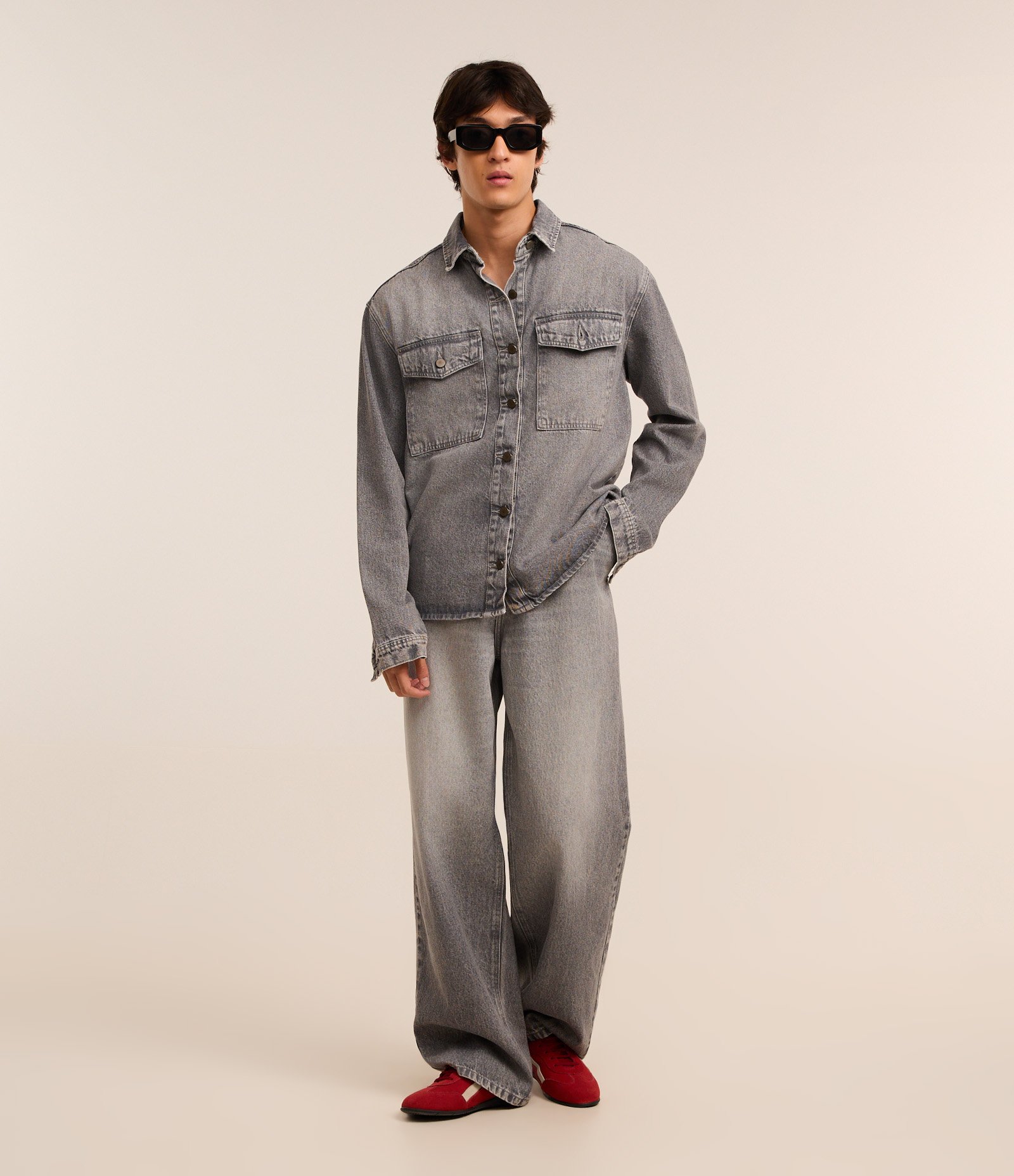 Calça Super Baggy em Jeans com Bolso Faca Frontal Cinza 2