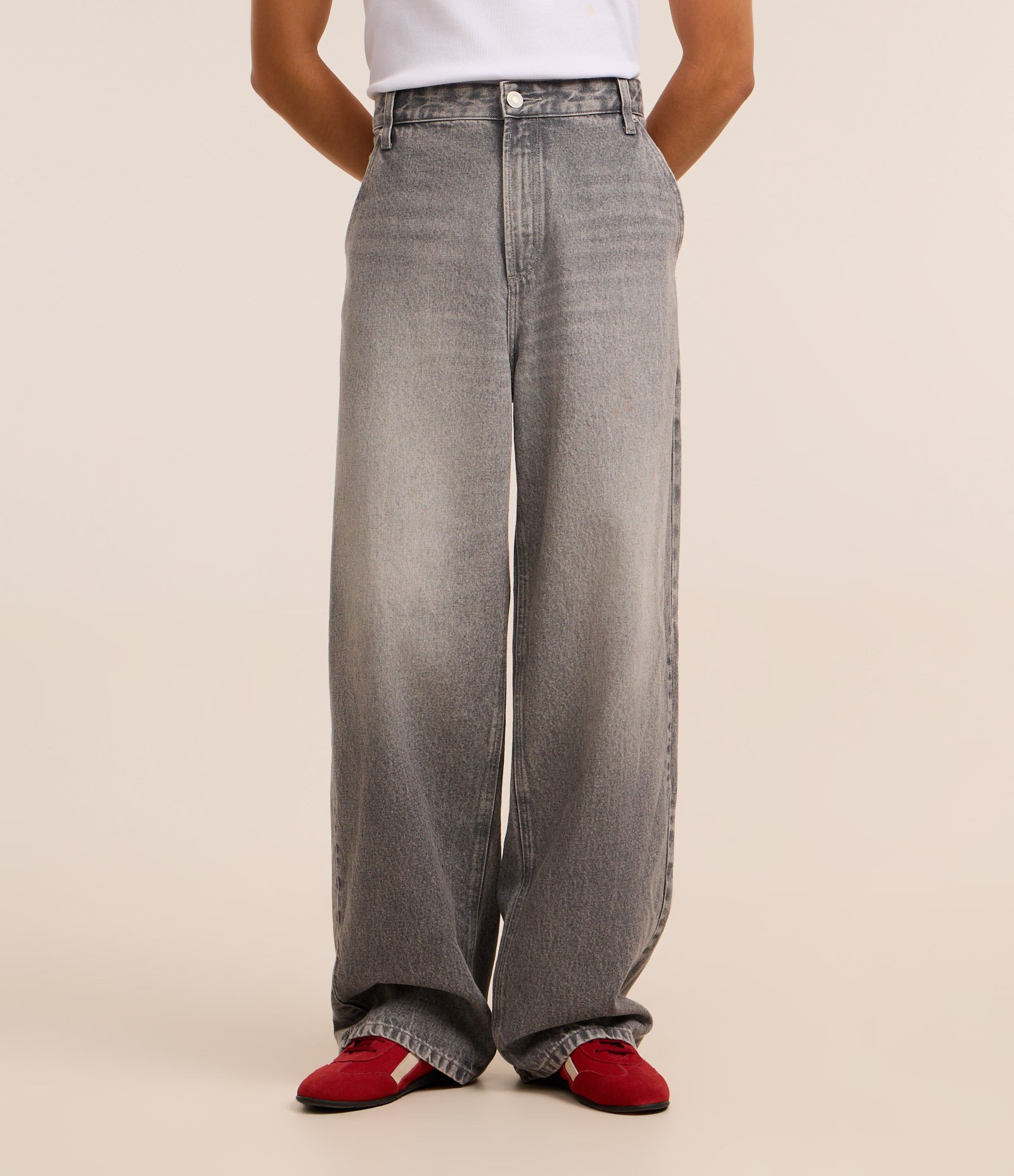 Calça Super Baggy em Jeans com Bolso Faca Frontal Cinza 1