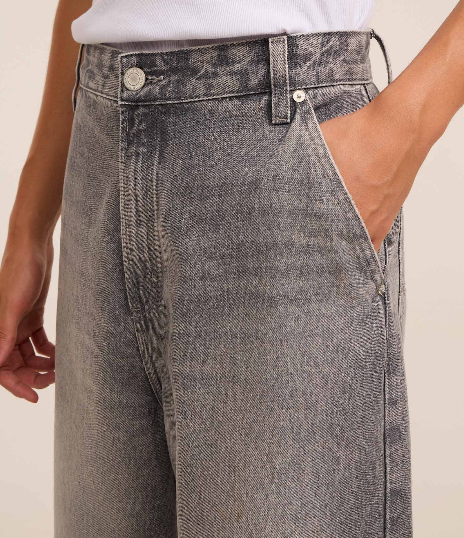 Calça Super Baggy em Jeans com Bolso Faca Frontal Cinza 4
