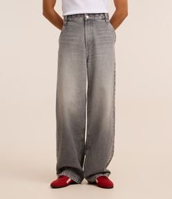 Calça Super Baggy em Jeans com Bolso Faca Frontal