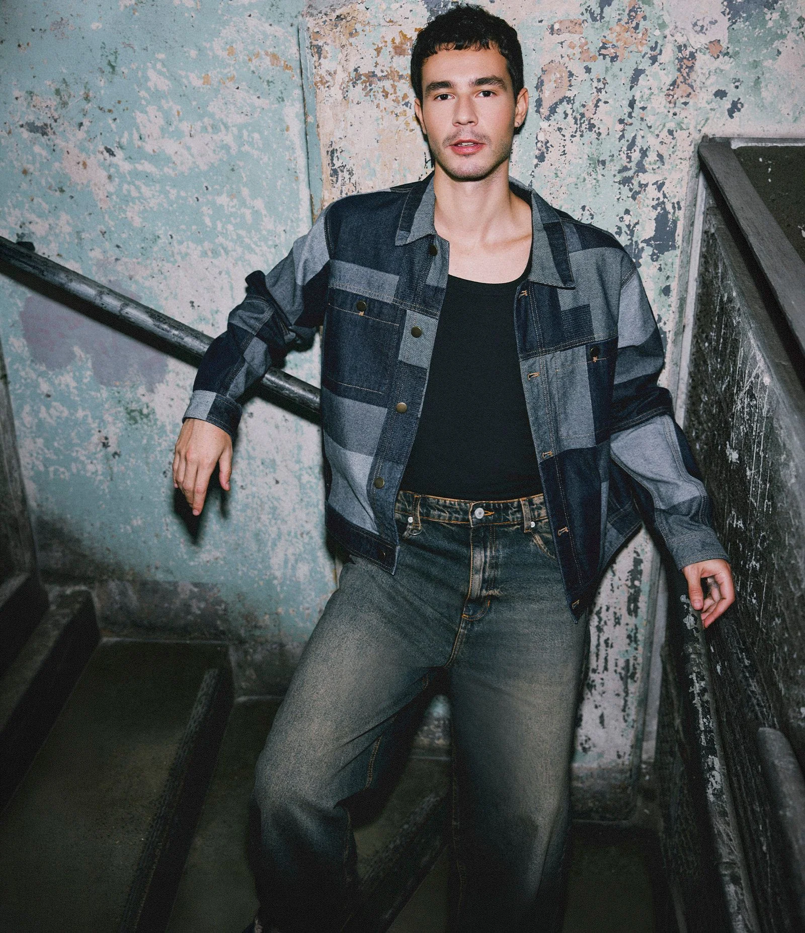 Calça Mega Baggy em Jeans com Argolas Azul Escuro 1