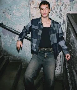 Calça Mega Baggy em Jeans com Argolas