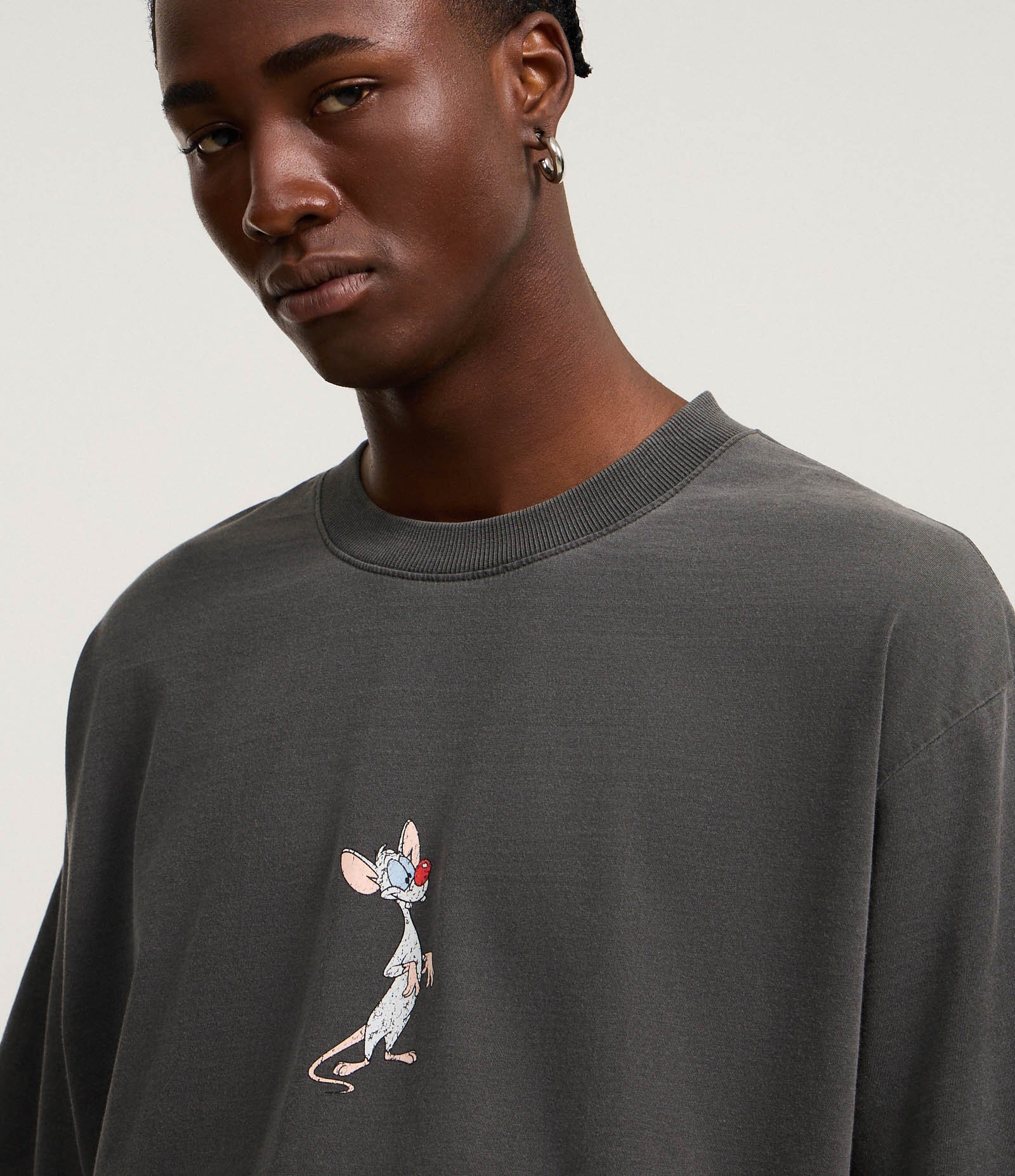 Camiseta Boxy em Malhão Estonada com Estampa Pinky e Cérebro Preto 4