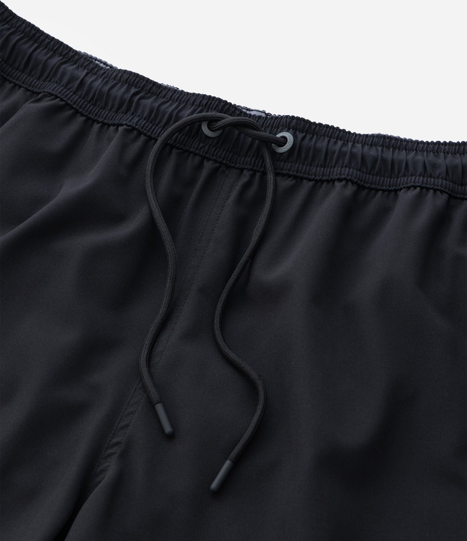 Bermuda Básica Lisa em Microfibra com Bolsos Preto 7